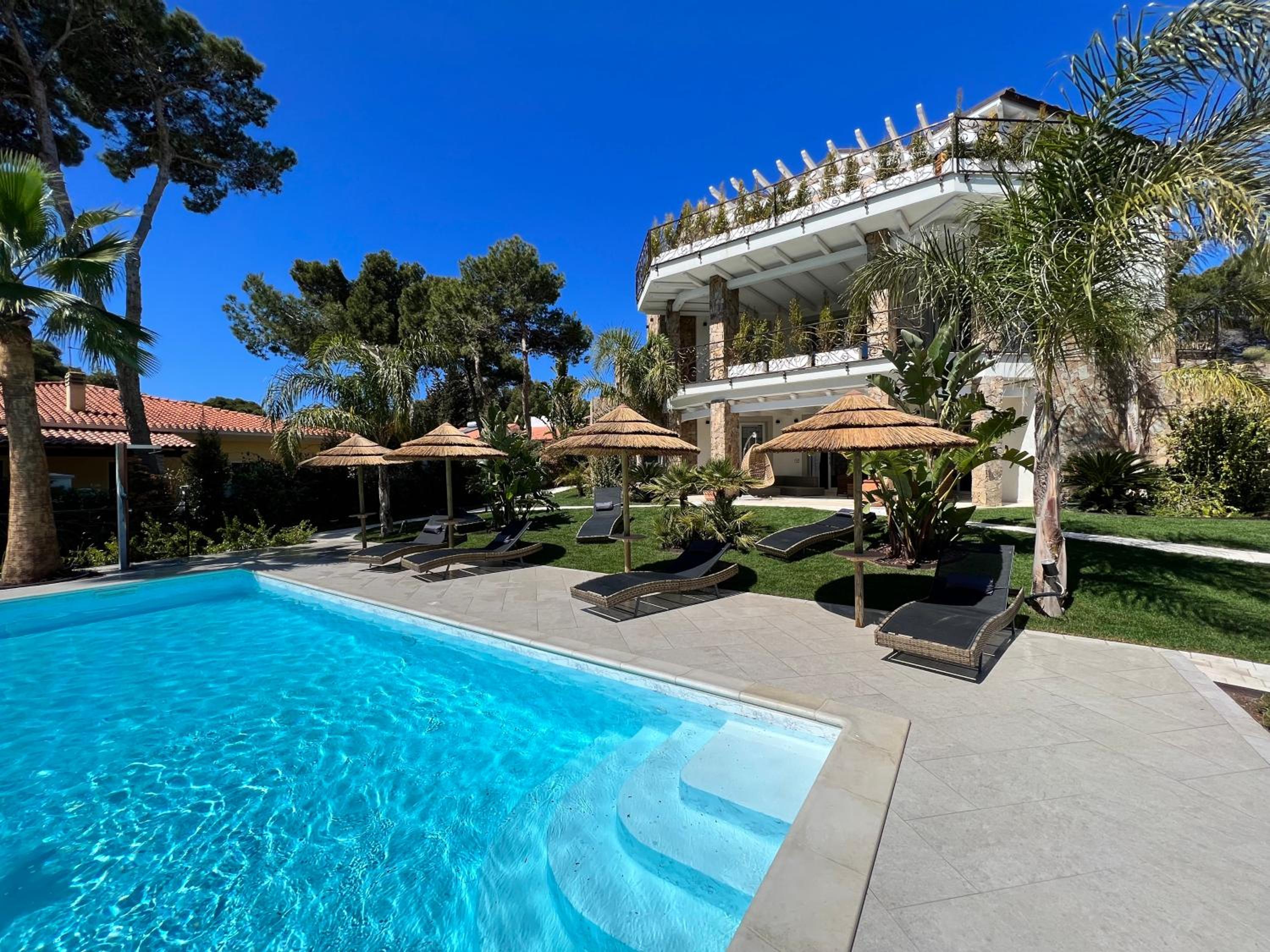 Apartment with Pool View  photo 3