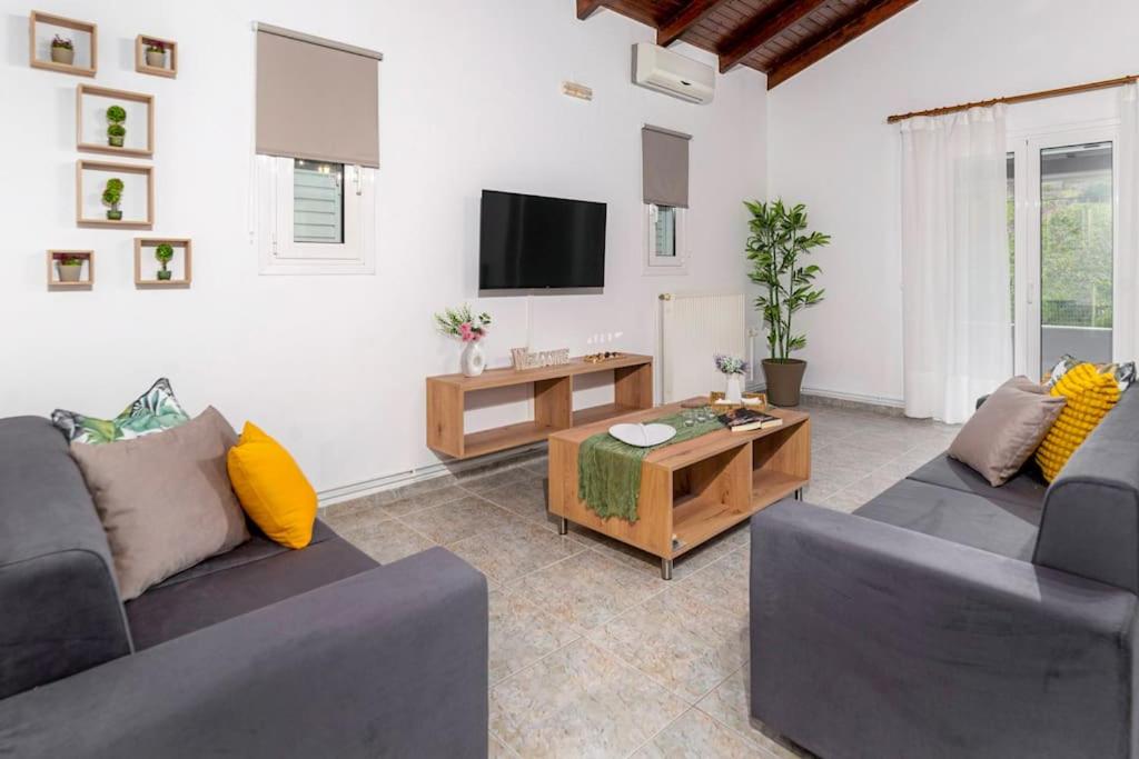 Two-Bedroom House photo 3