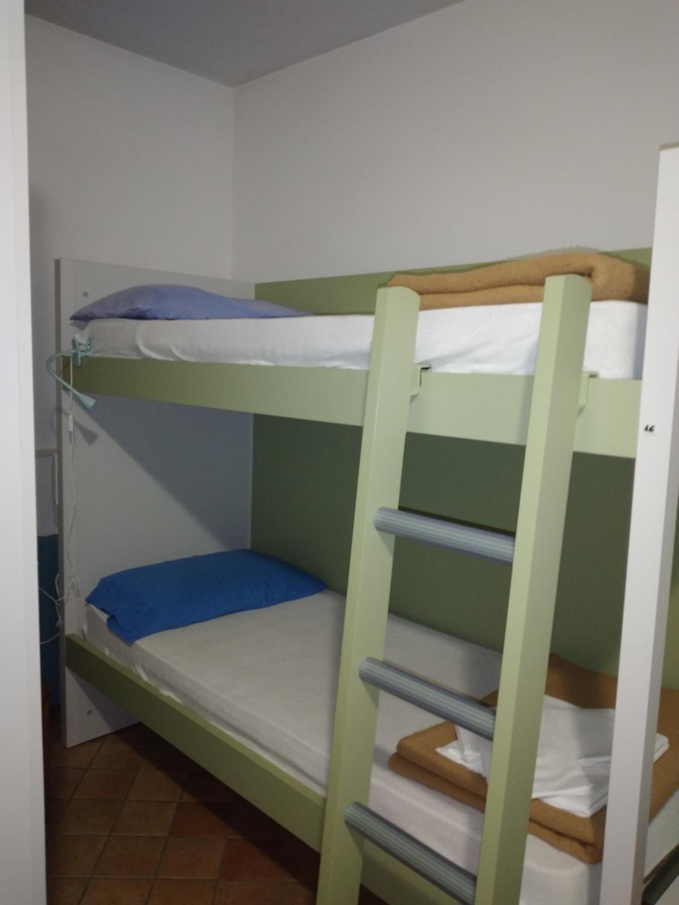 Single Bed in Male Dormitory Room photo 3
