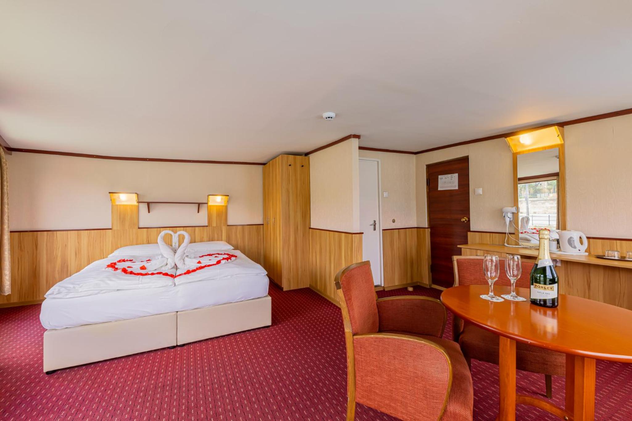 Superior Cabin on Boat - Photo 3