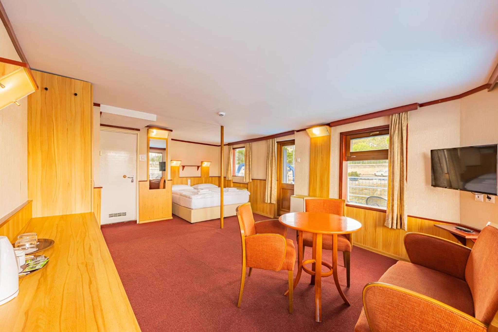 Superior Cabin on Boat - Photo 2