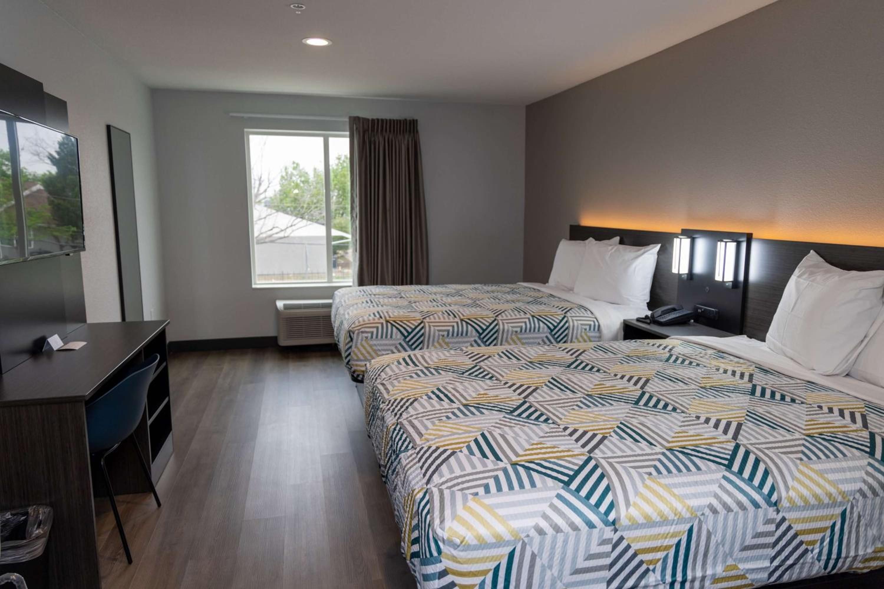 Queen Room with Two Queen Beds - Non-Smoking - Photo 1