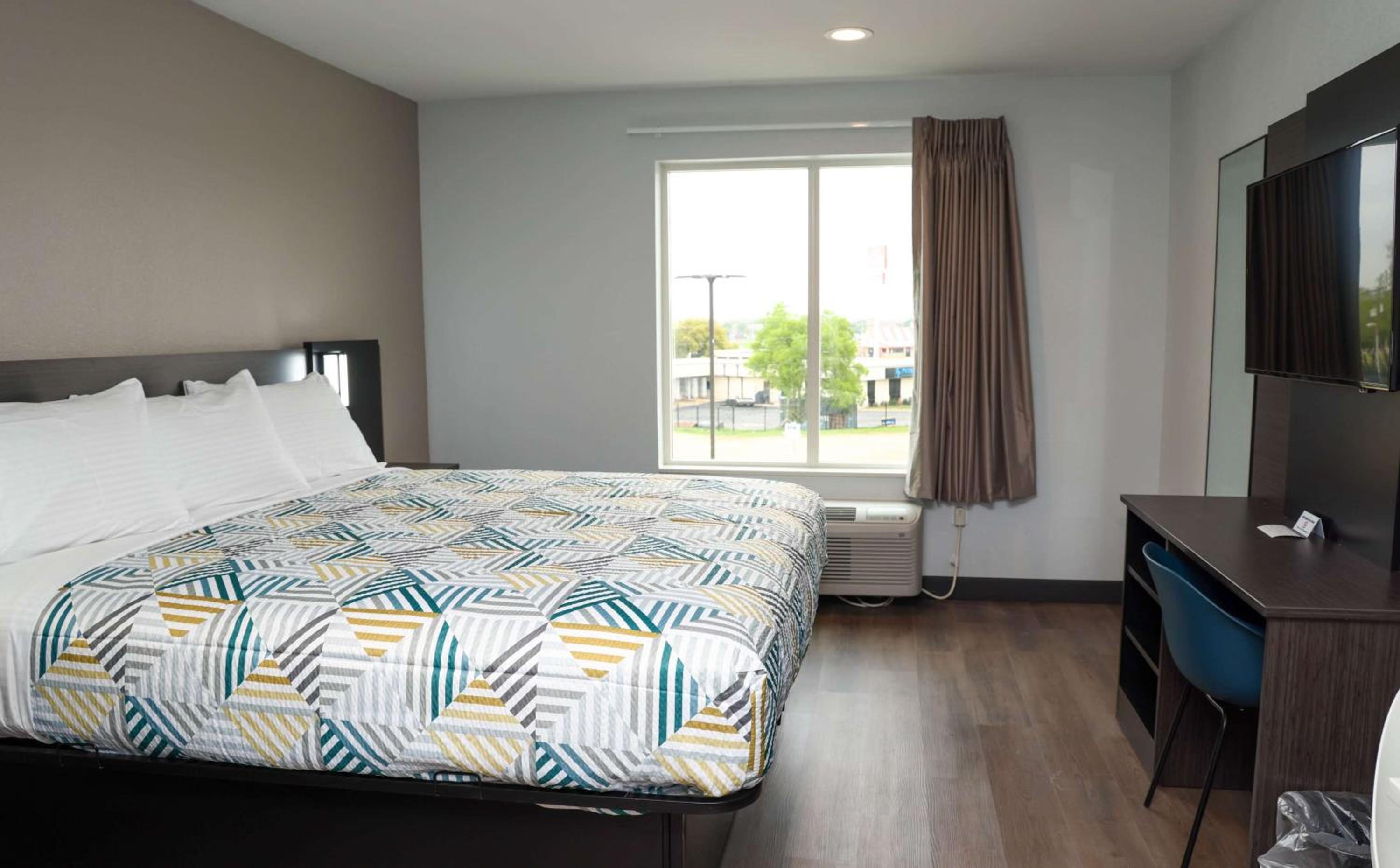 King Room - Non-Smoking - Photo 2