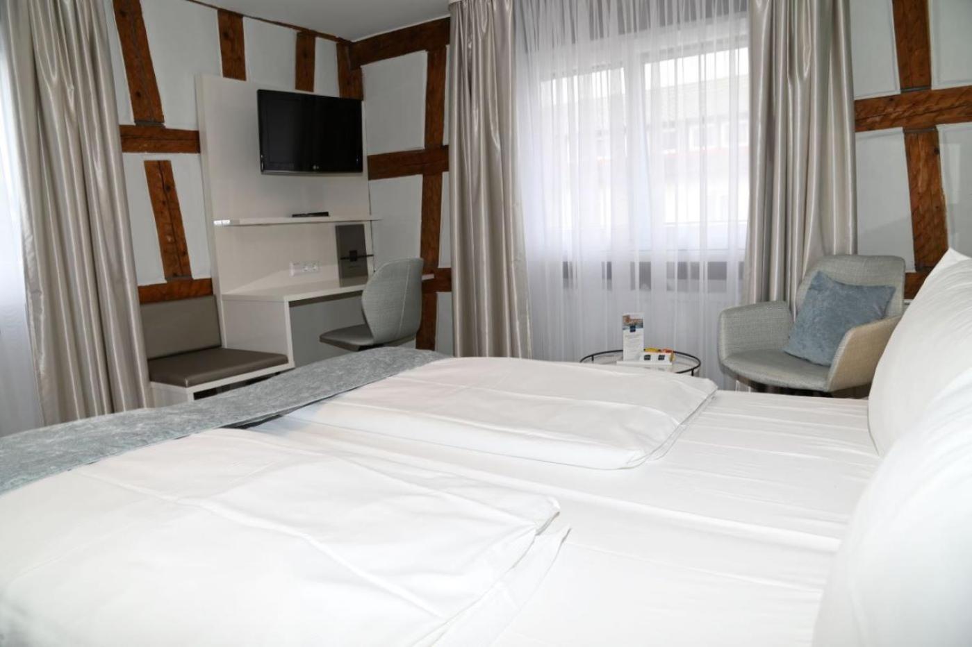 Budget Double Room - Land Side photo 3