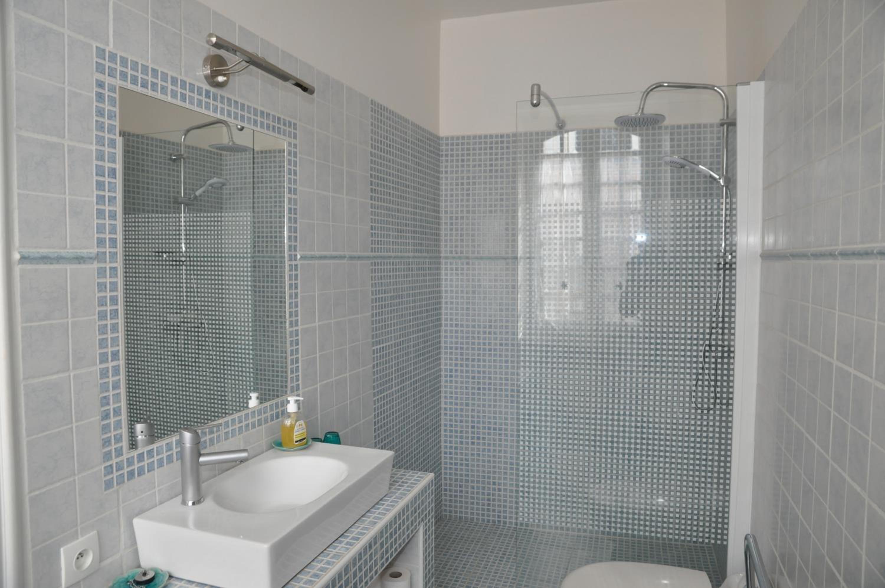 Double Room - Photo 7