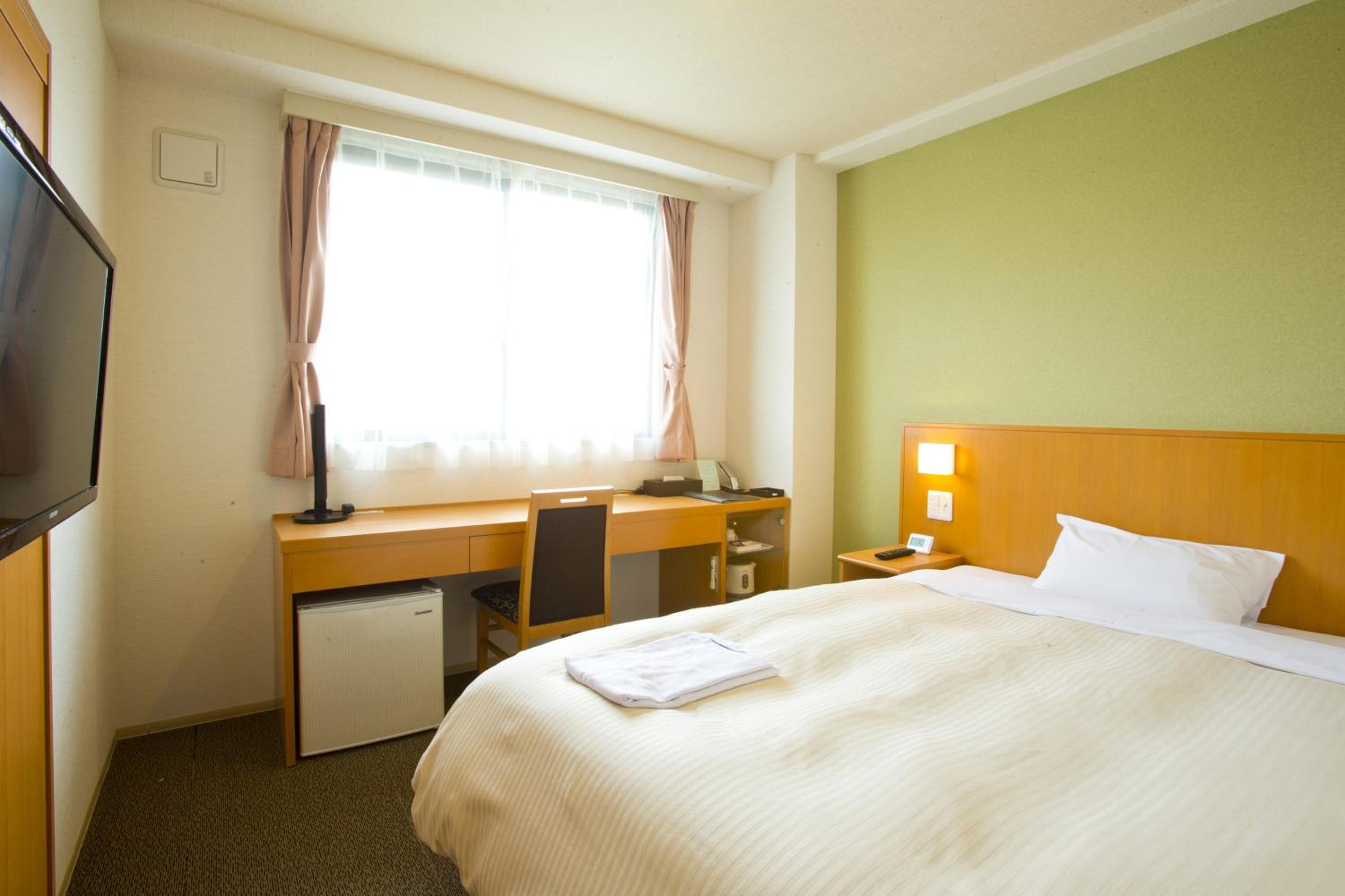Double Room with Small Double Bed - Smoking photo 1