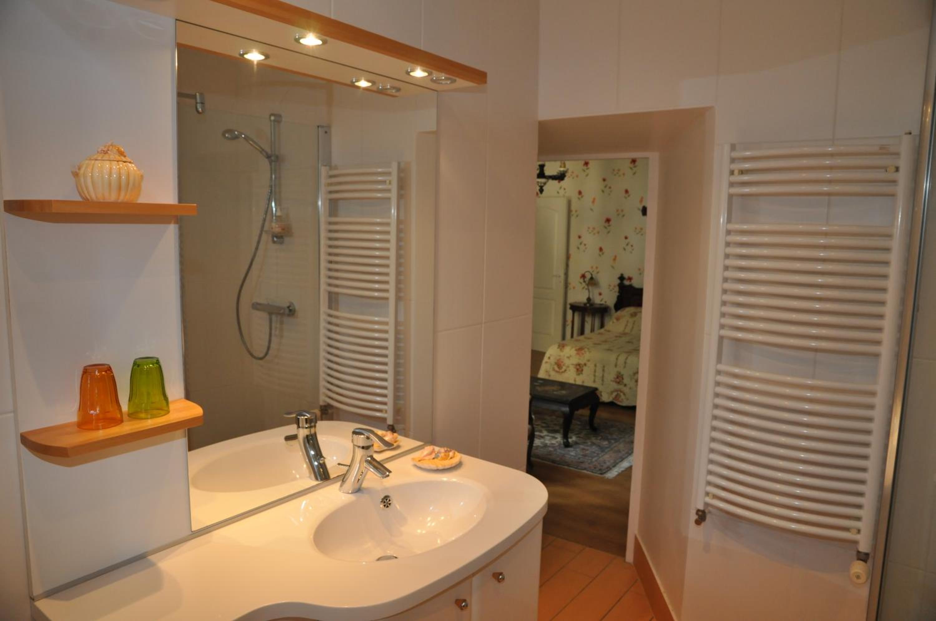Double Room - Photo 8