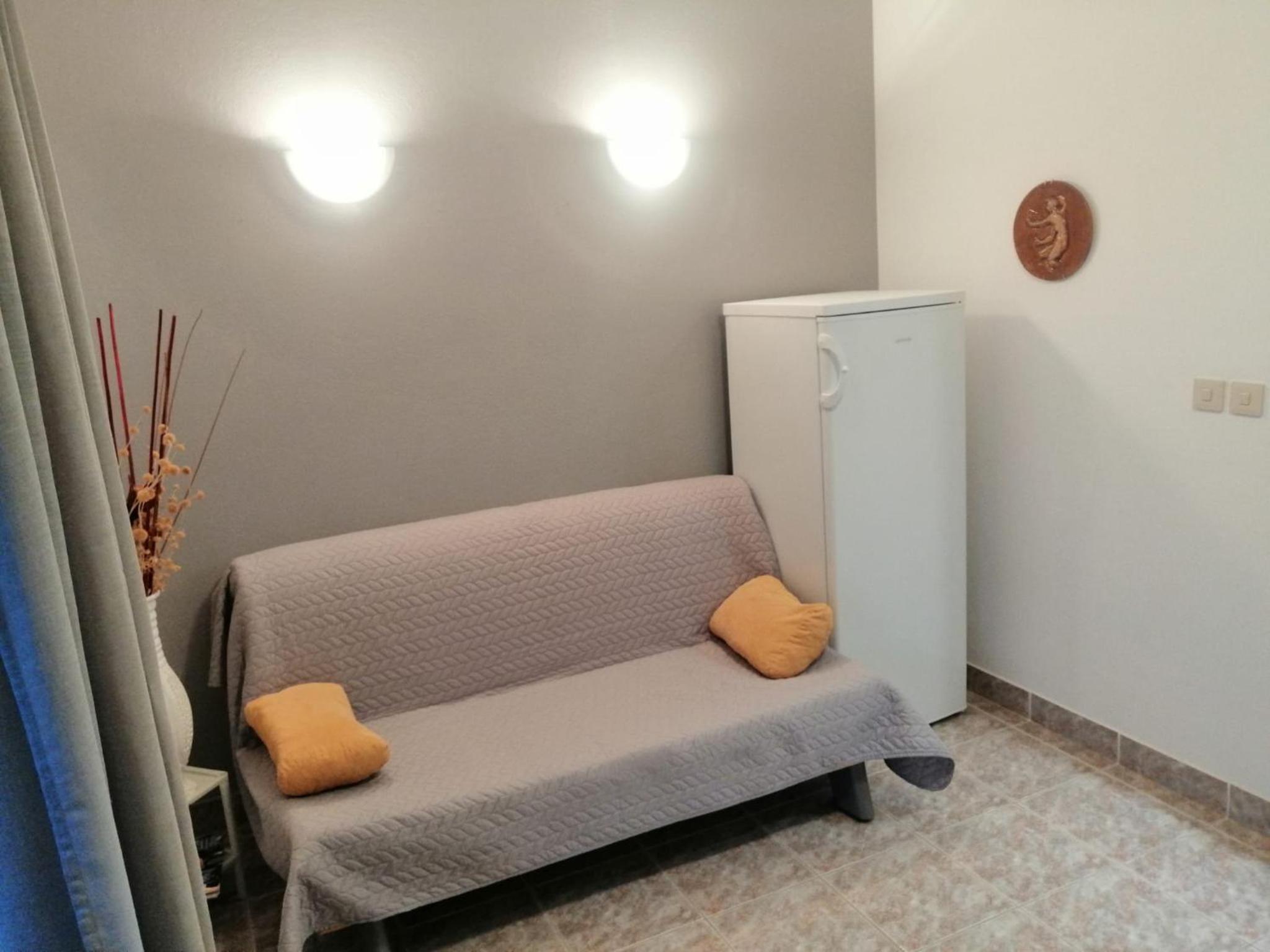 One-Bedroom Apartment photo 1
