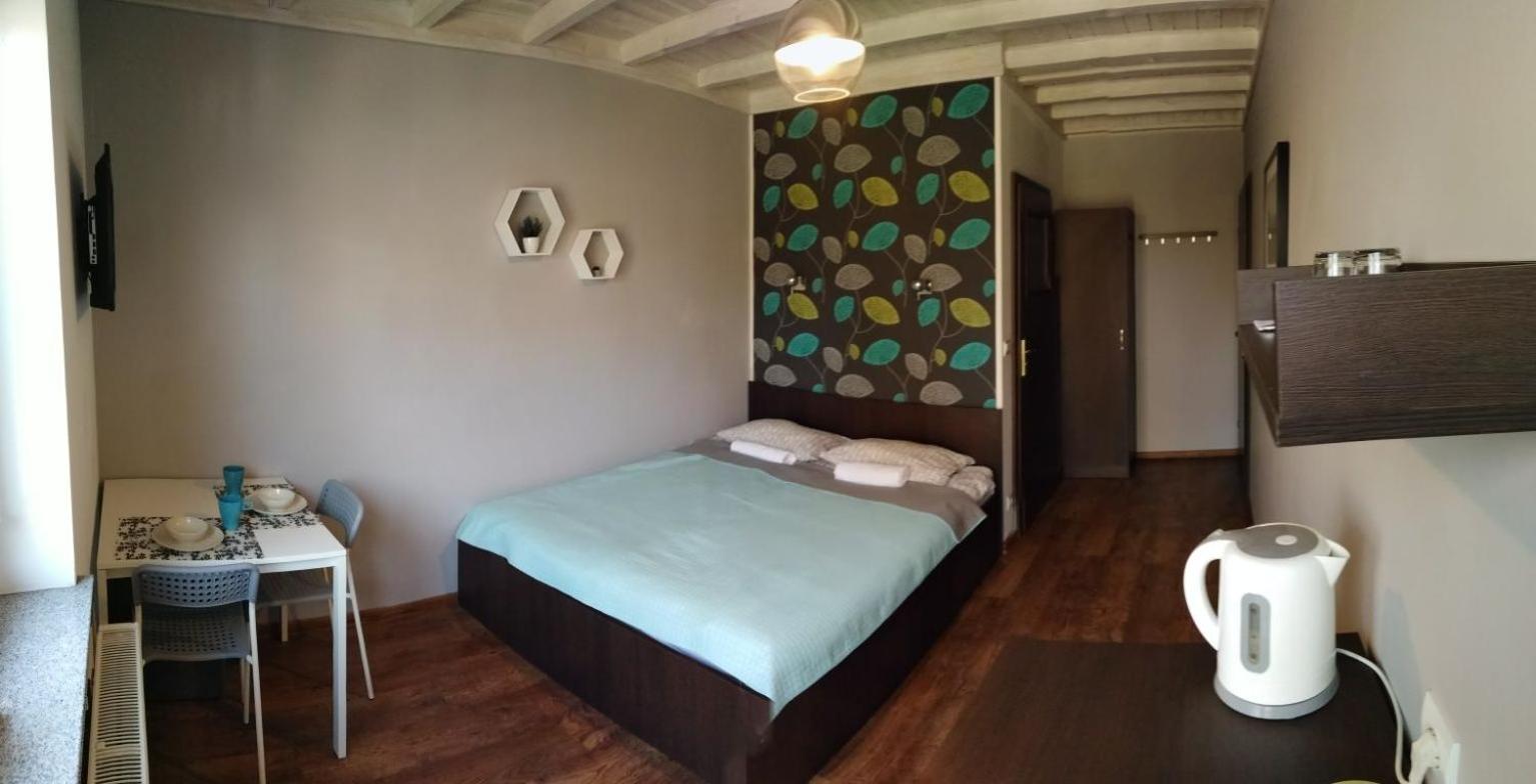 Queen Room photo 2