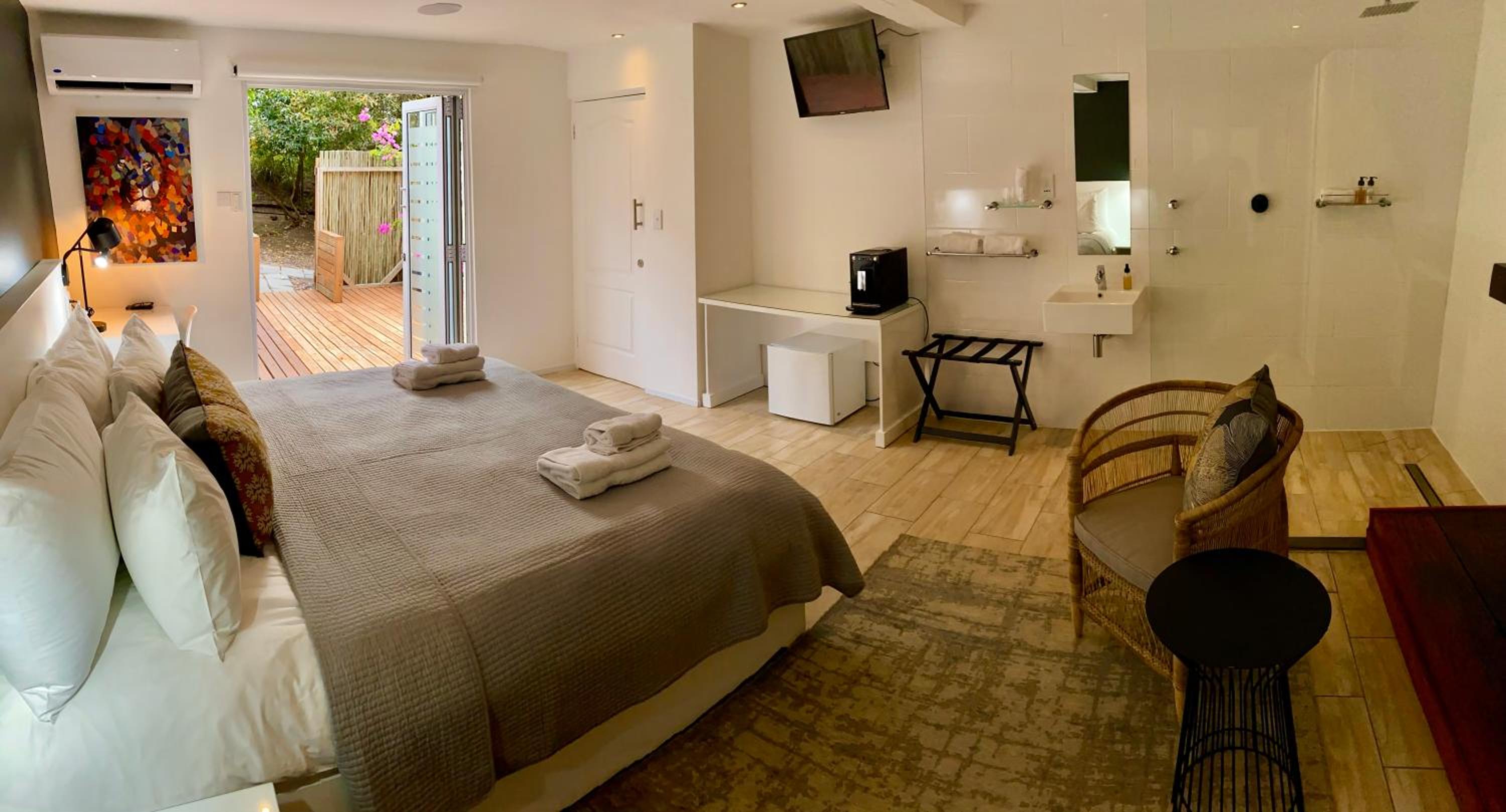 Luxury Room with Private Patio photo 1