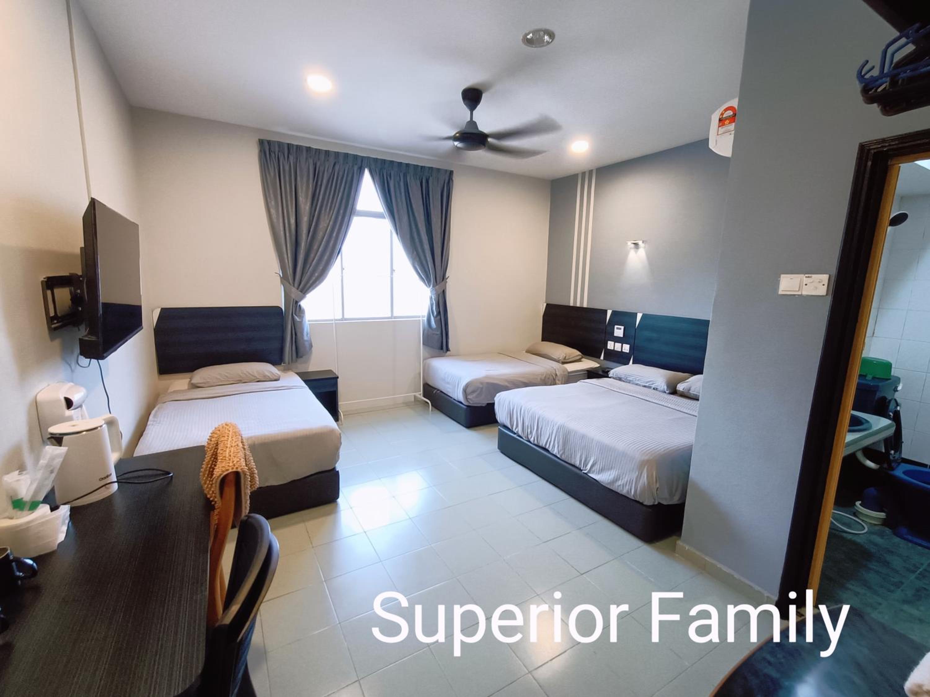 Superior Family Room - Photo 1