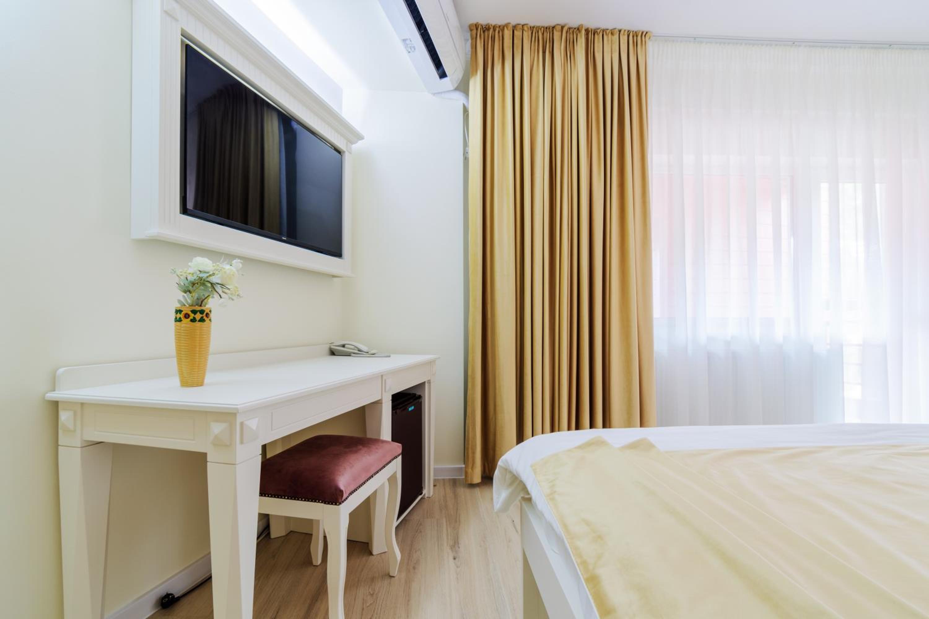 Double Room with Extra Bed photo 3