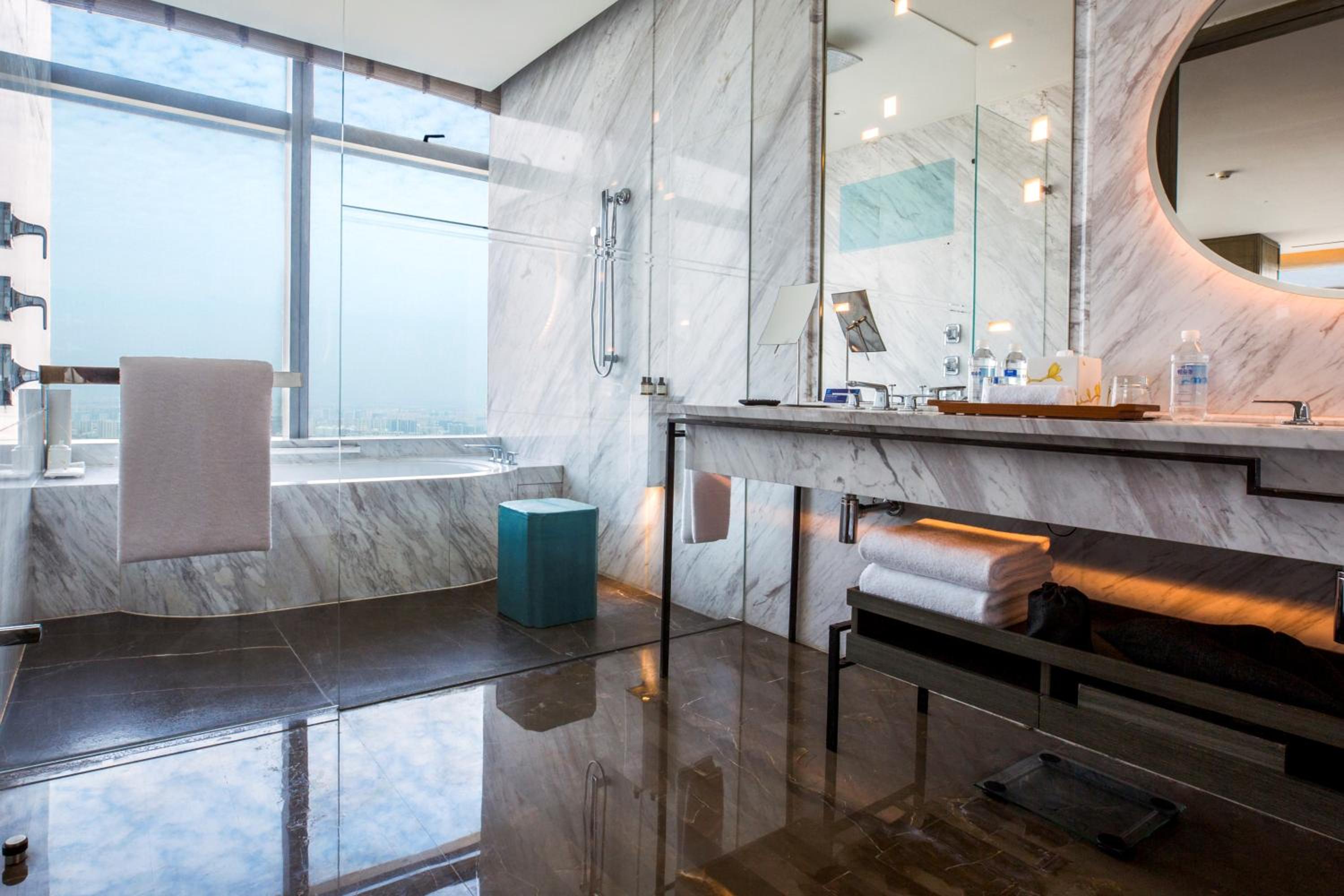 Premium King Room photo 2