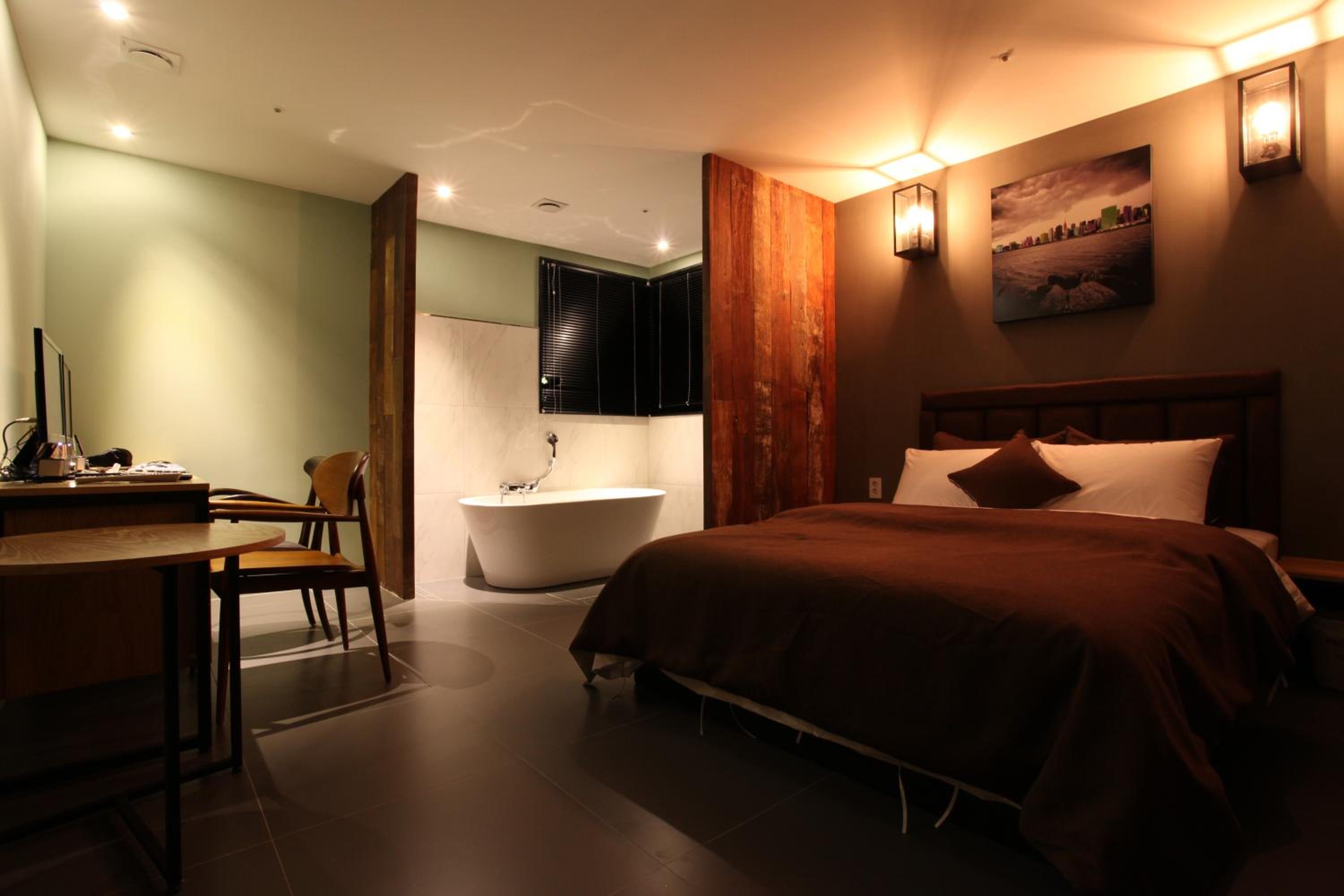 Deluxe King Room photo 3