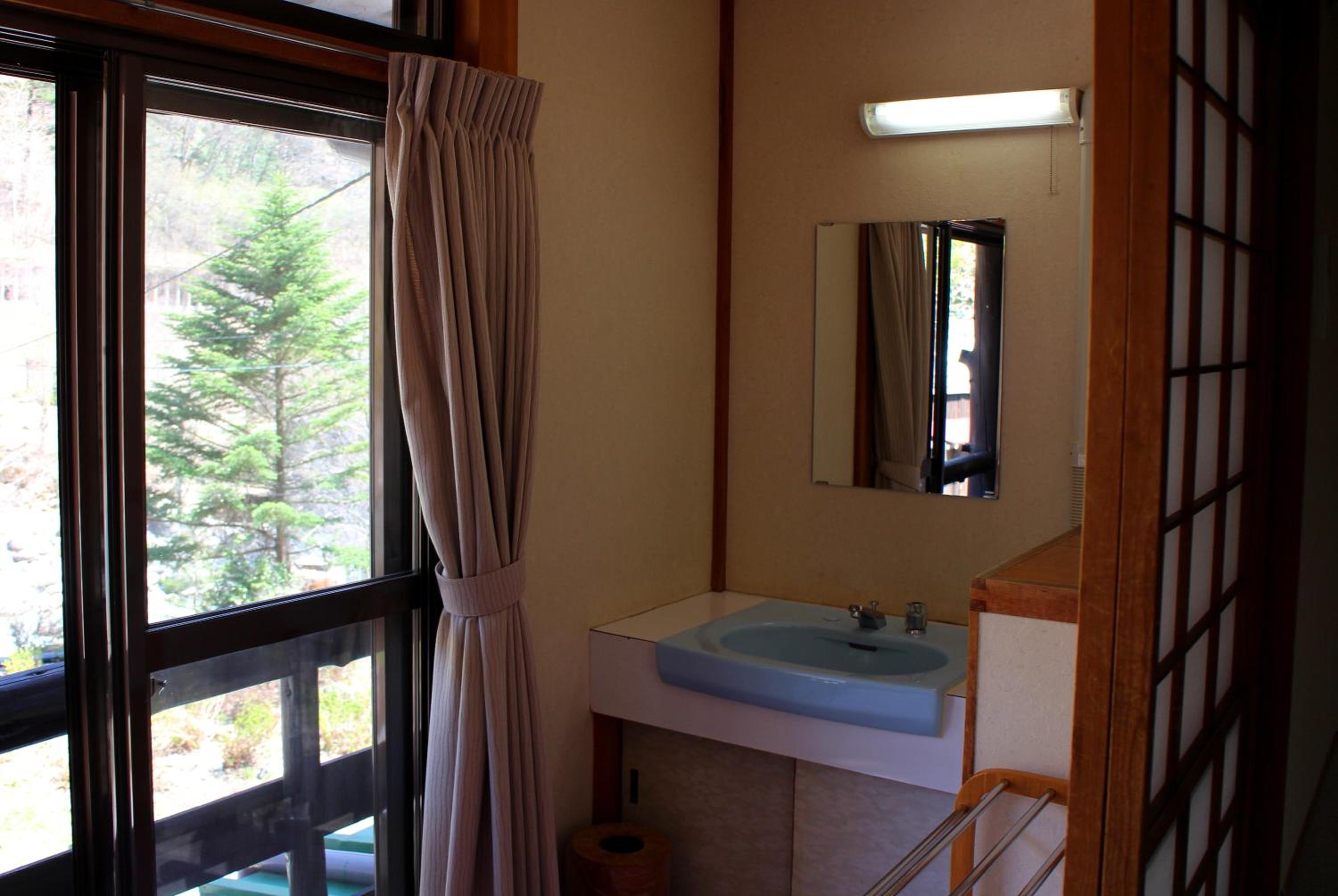 Japanese-Style Standard Room with Shared Bathroom photo 3