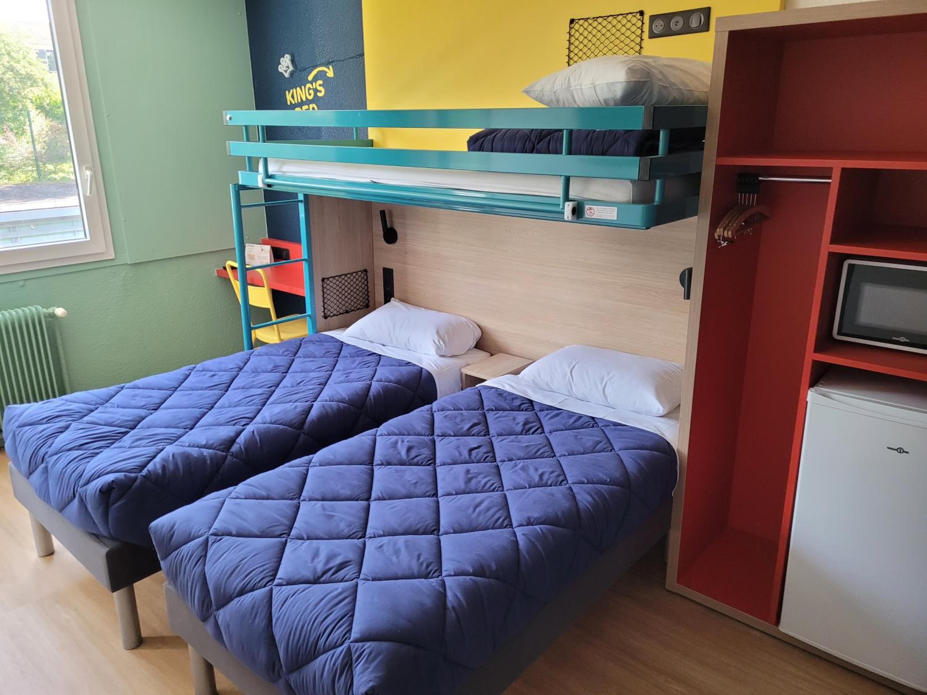 2 Single Beds