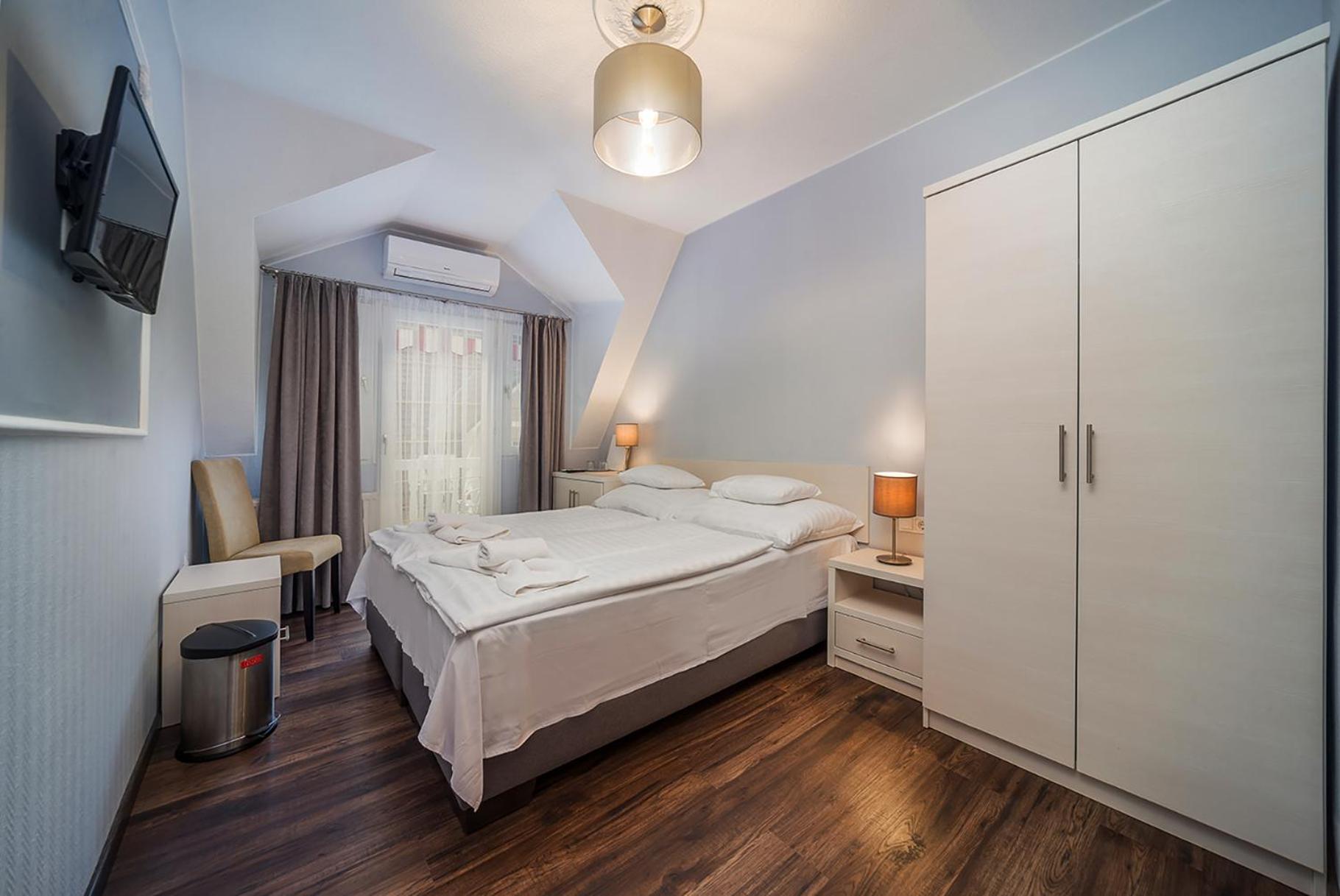 Double Room with Balcony - Photo 1