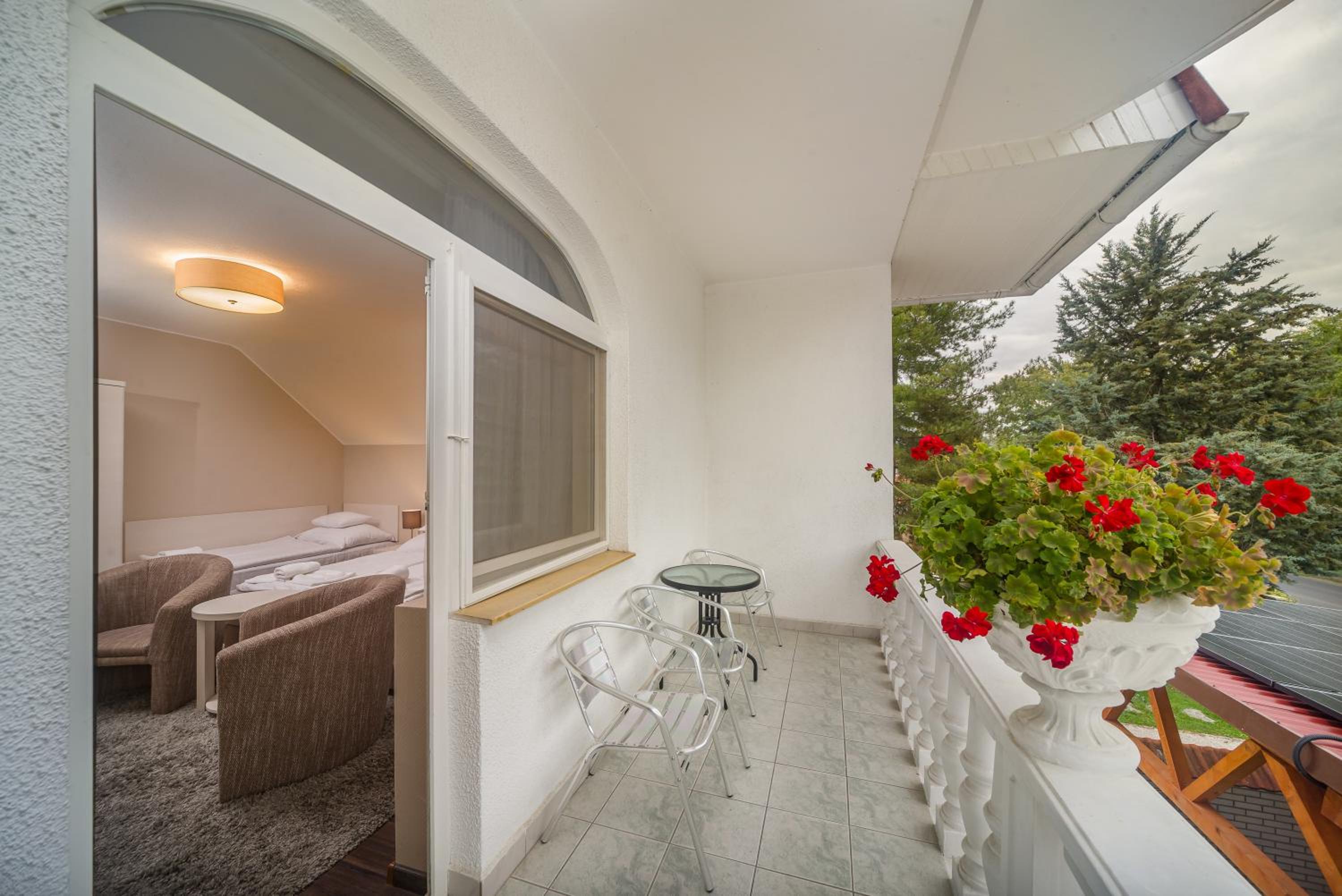 Triple Room with Balcony - Photo 2