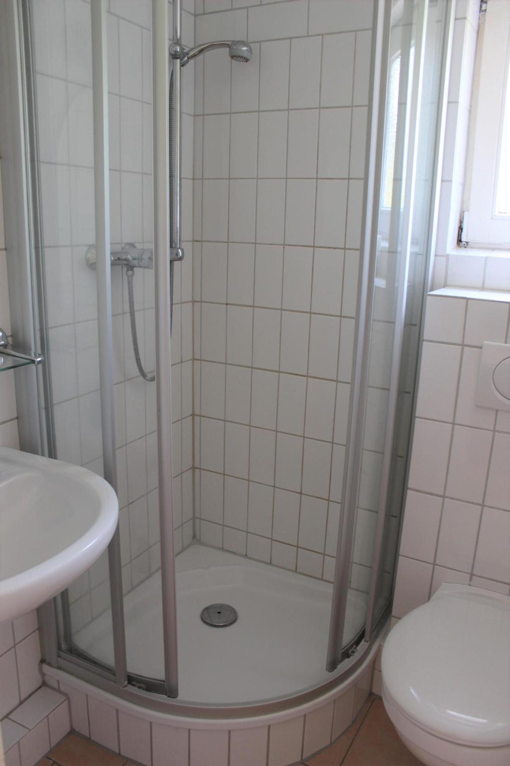 Apartment with Shower photo 2