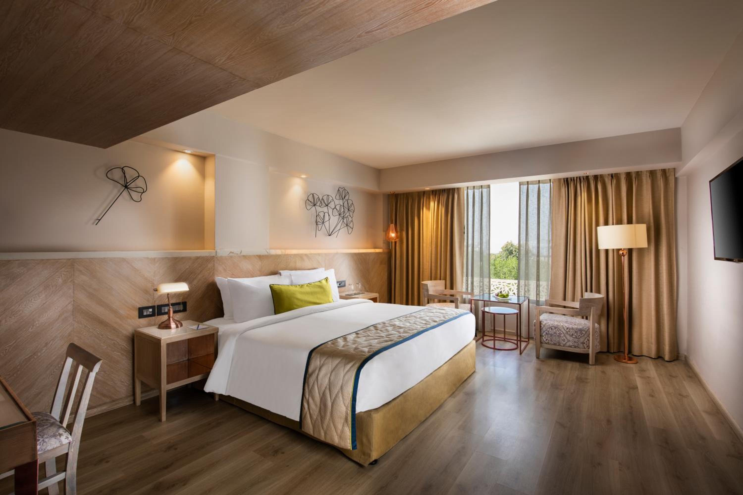 Deluxe Double Room: Avail 20% discount on F&B, 1+1 Happy Hour from 1pm - 11pm on selected brands at Lattice Bar, Guaranteed Early Check-In upto 2 hours photo 1