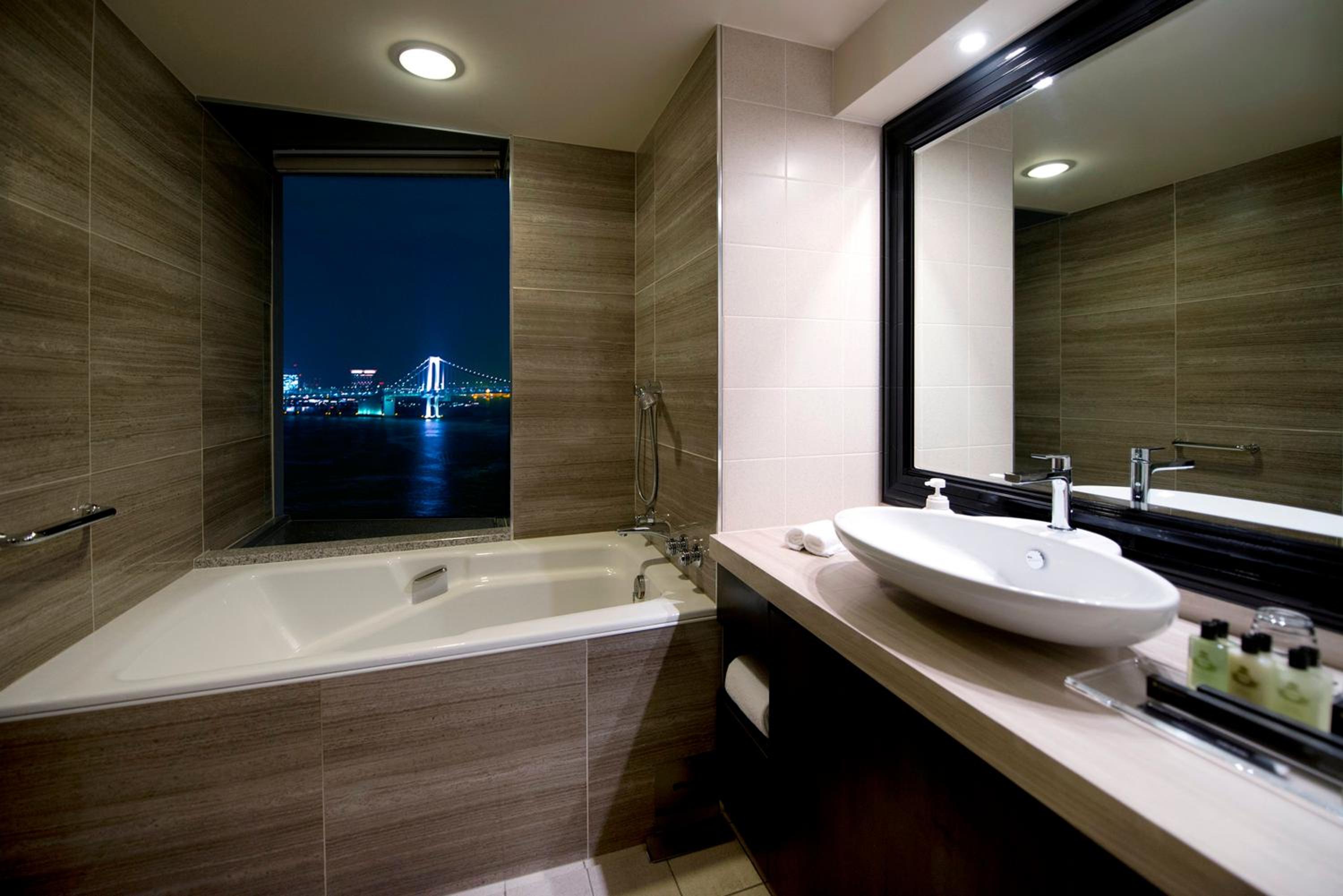 Premium Twin Room with Bay View – High Floor photo Premium Twin Room with Bay View – High Floor photo
