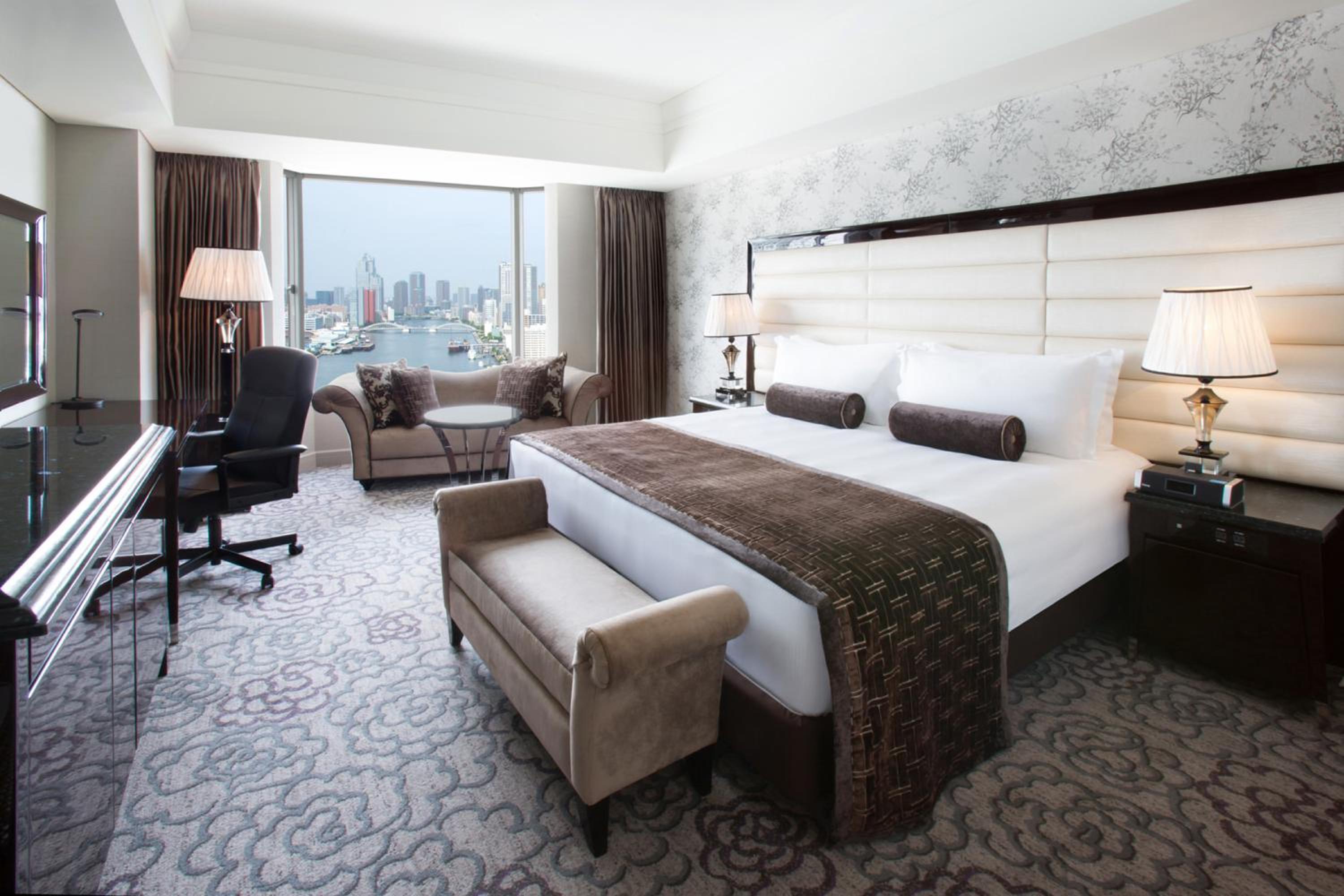 Classic King Room with River View – Club Lounge Access