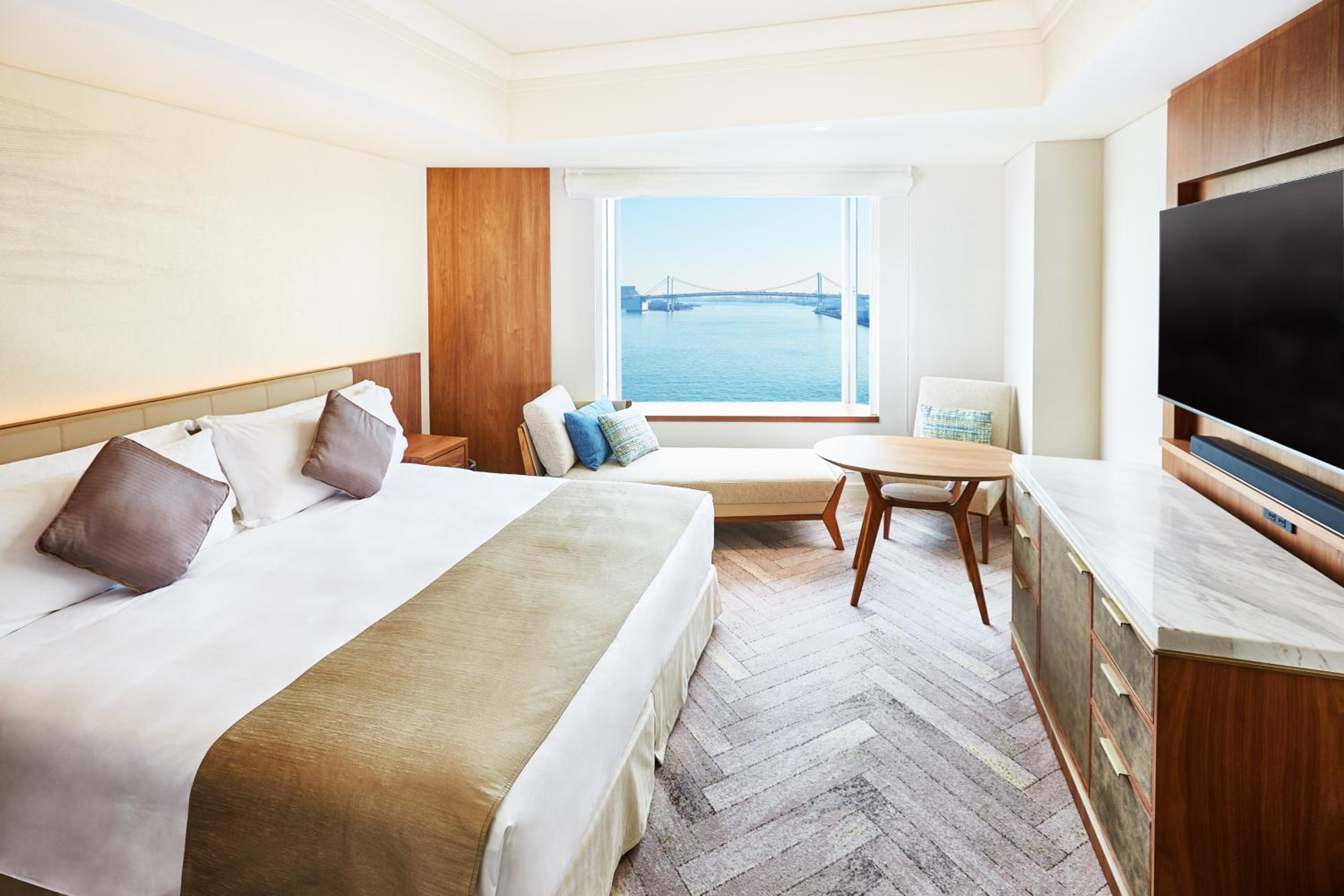 Classic King Room with Bay View