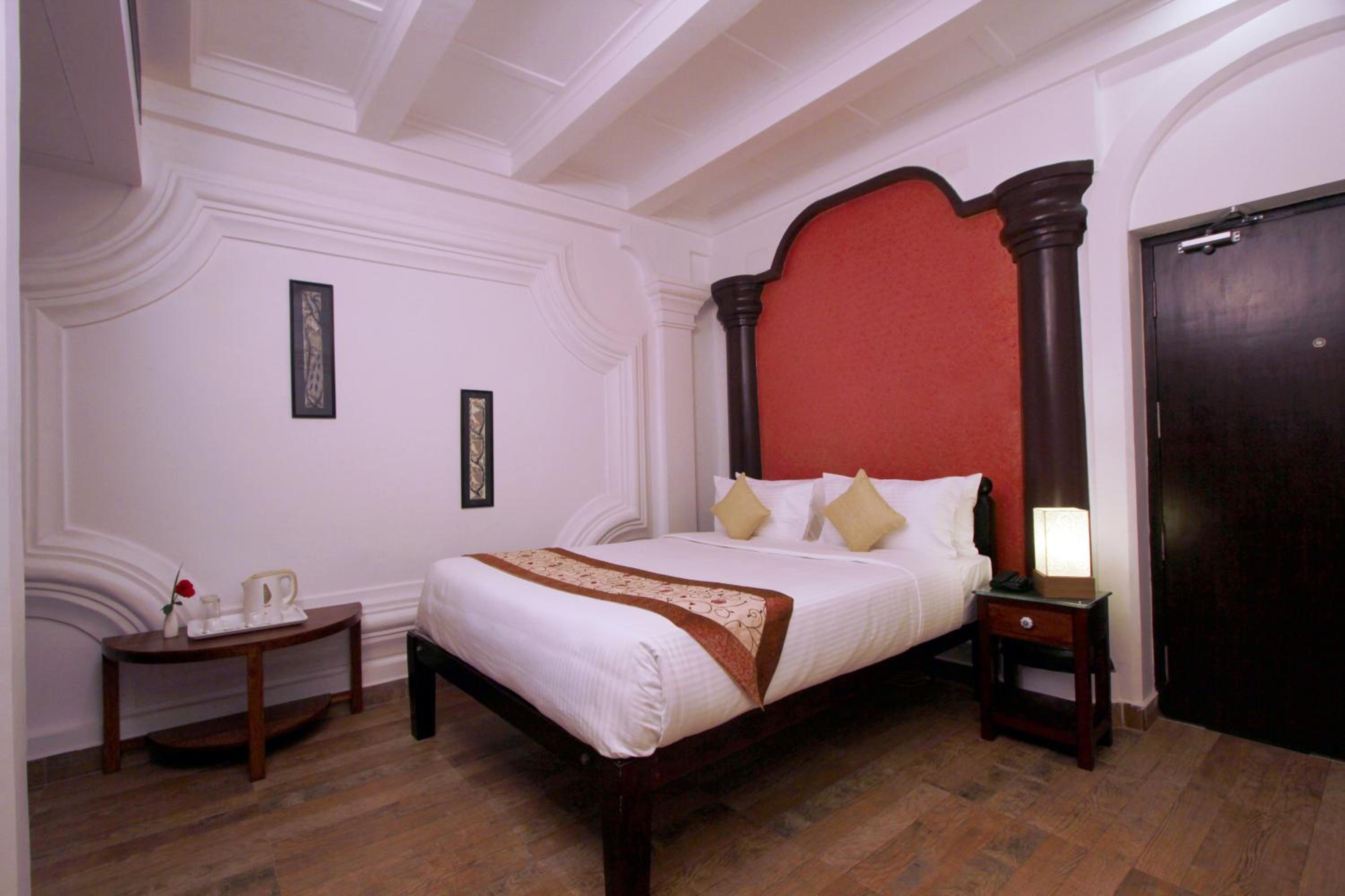 Deluxe Room - Photo 6