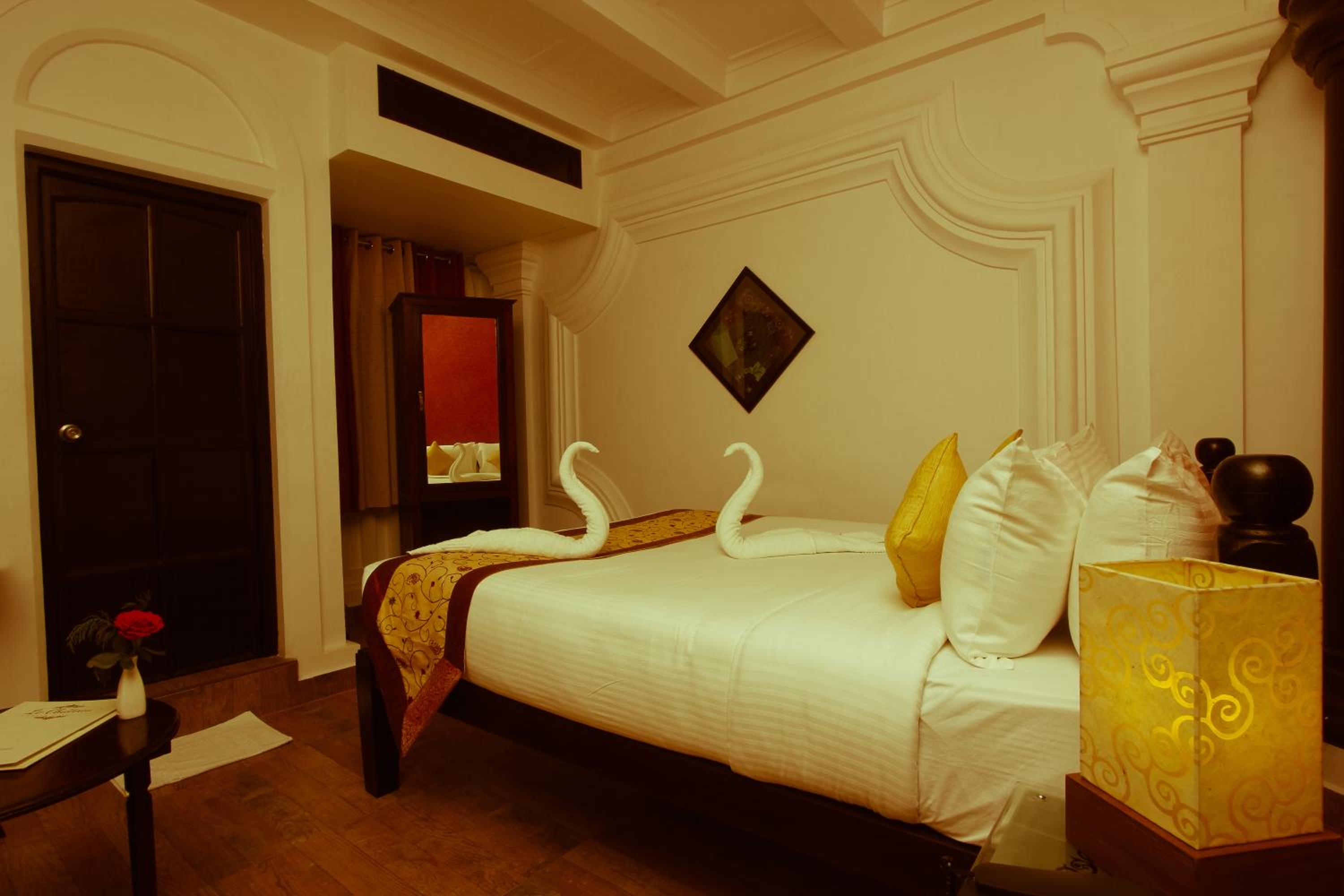 Deluxe Room - Photo 7