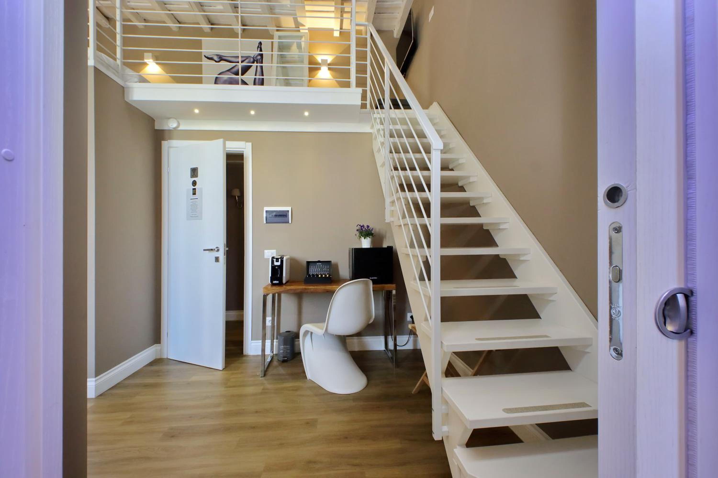 Deluxe Junior Suite - Photo 28