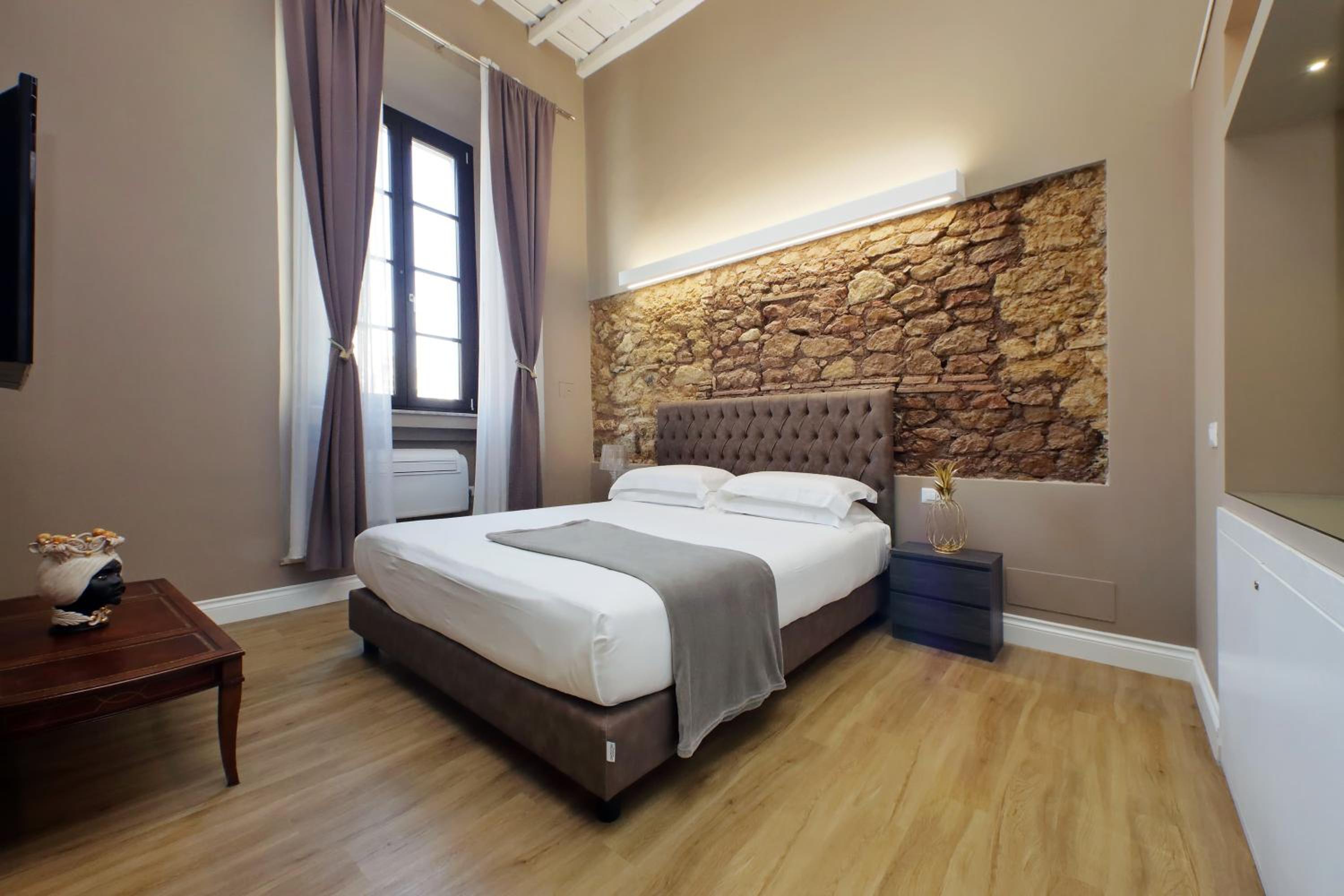 Deluxe Junior Suite - Photo 1
