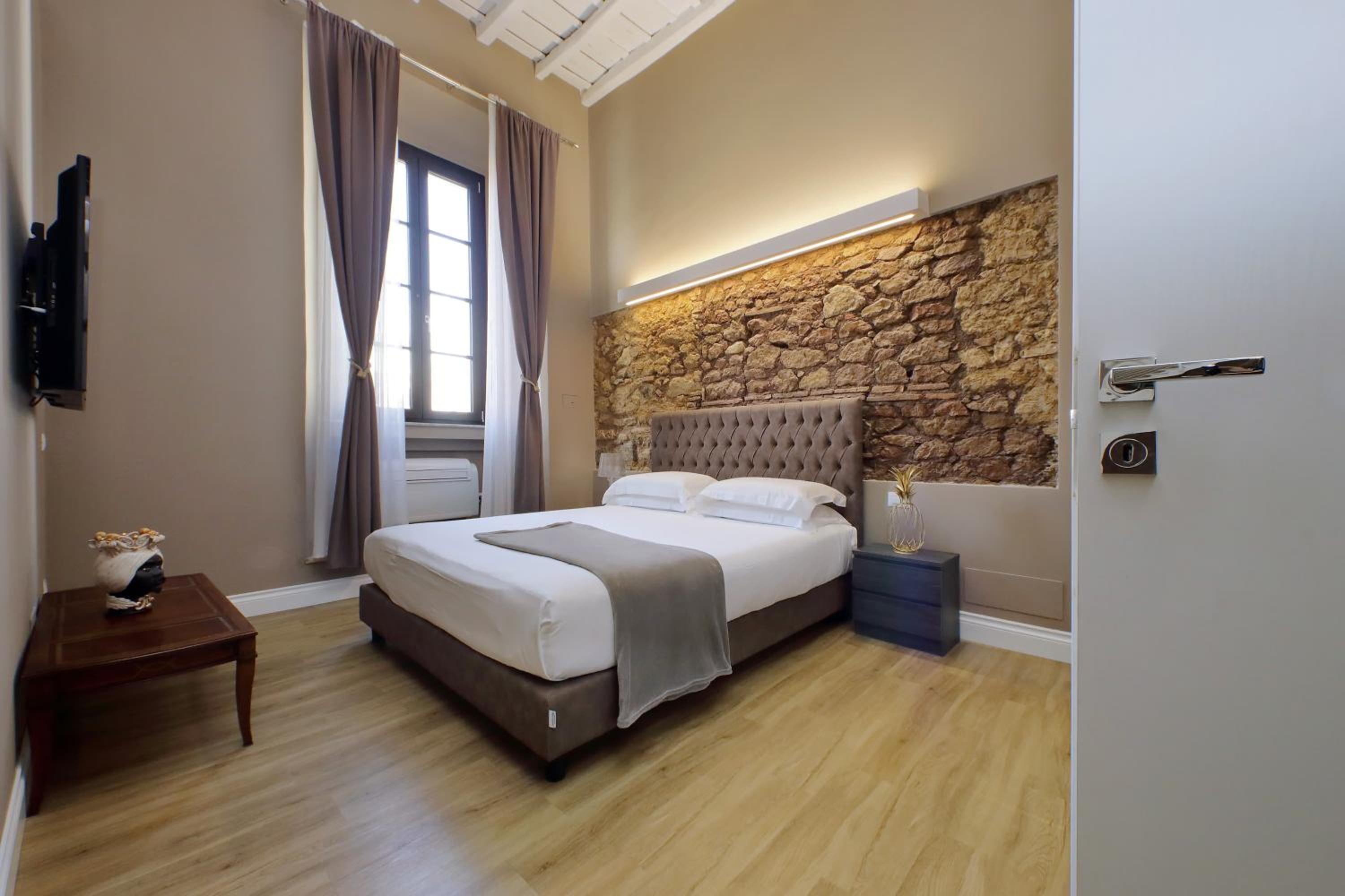 Deluxe Junior Suite - Photo 8