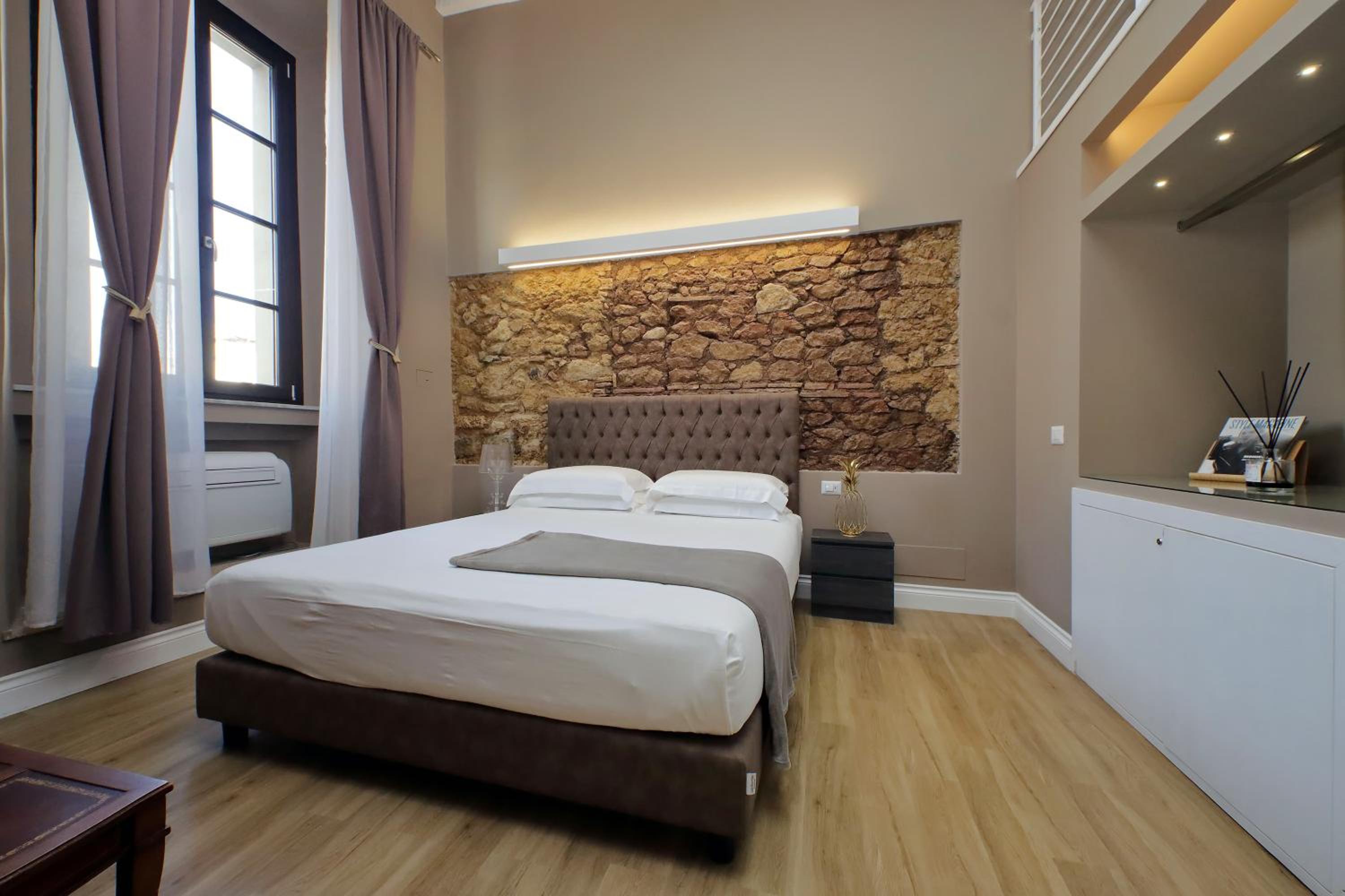 Deluxe Junior Suite - Photo 29