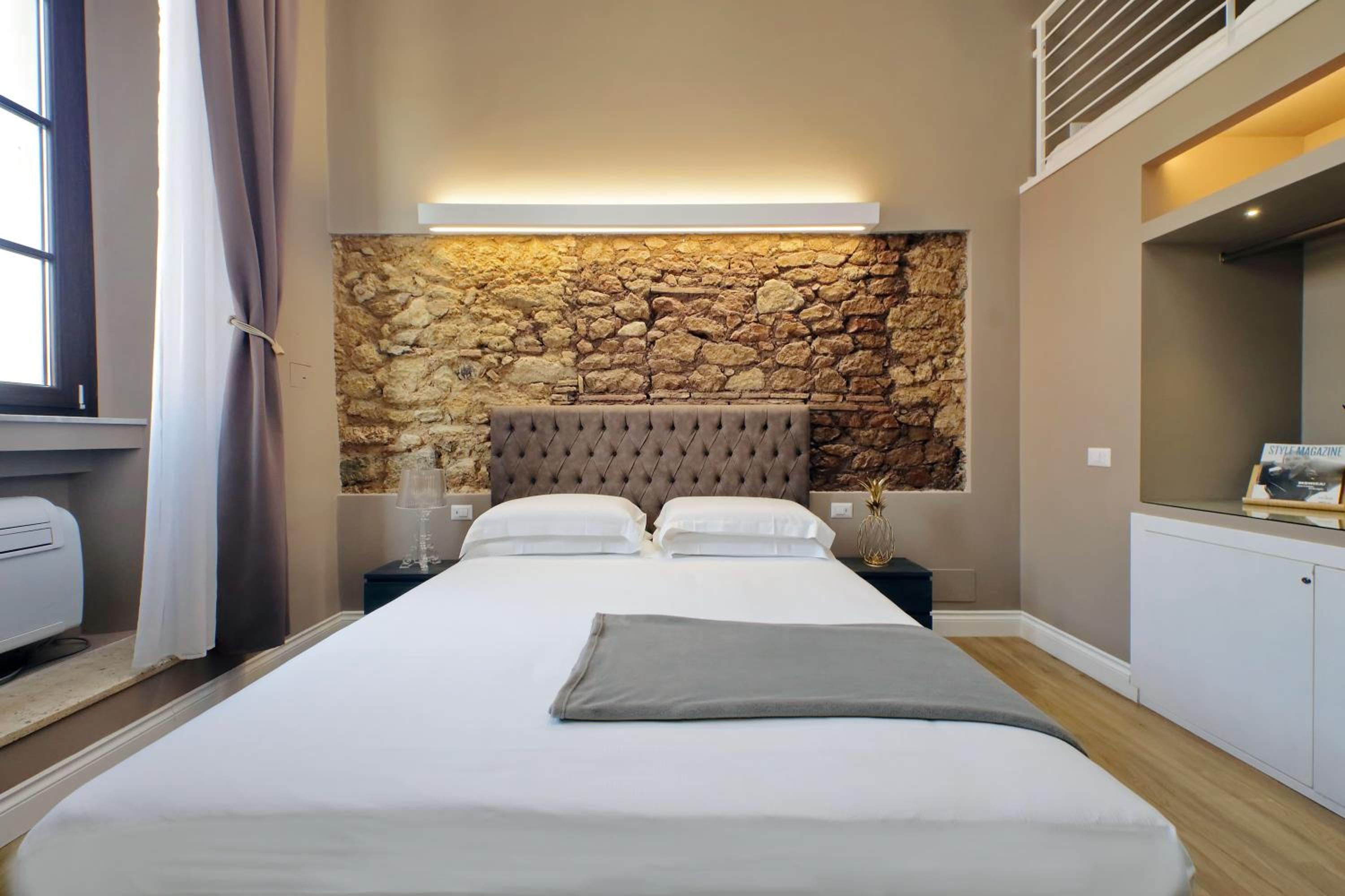 Deluxe Junior Suite - Photo 39