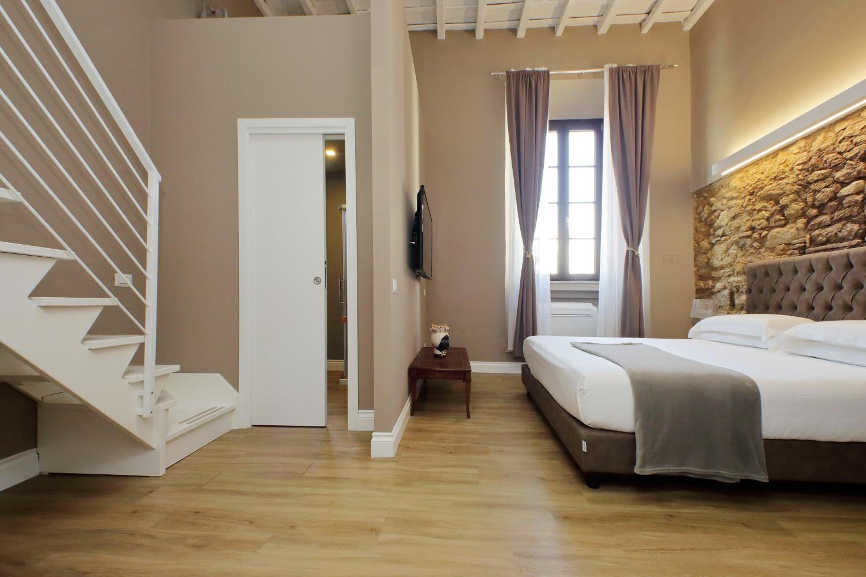 Deluxe Junior Suite - Photo 42