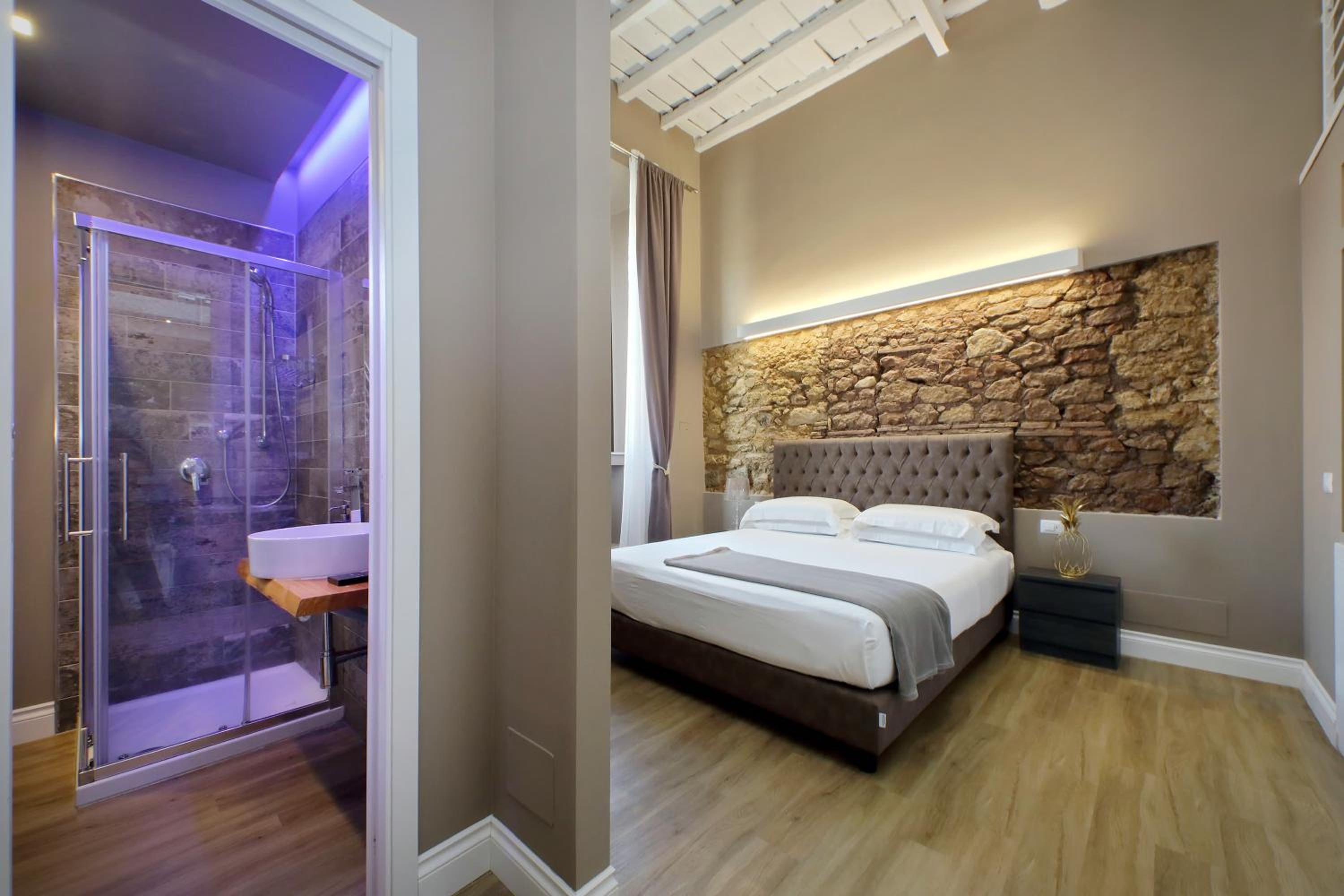 Deluxe Junior Suite - Photo 34
