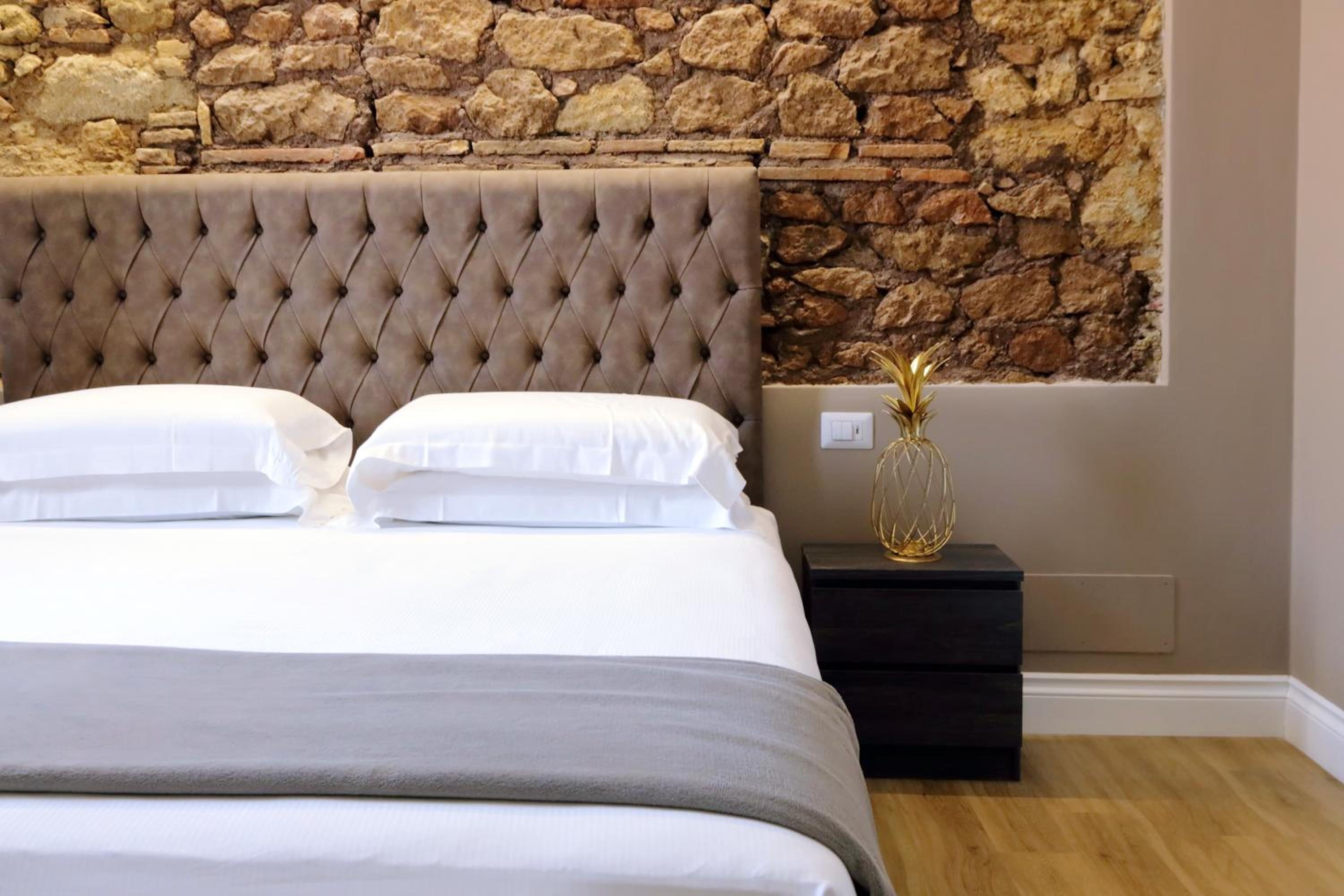 Deluxe Junior Suite - Photo 23