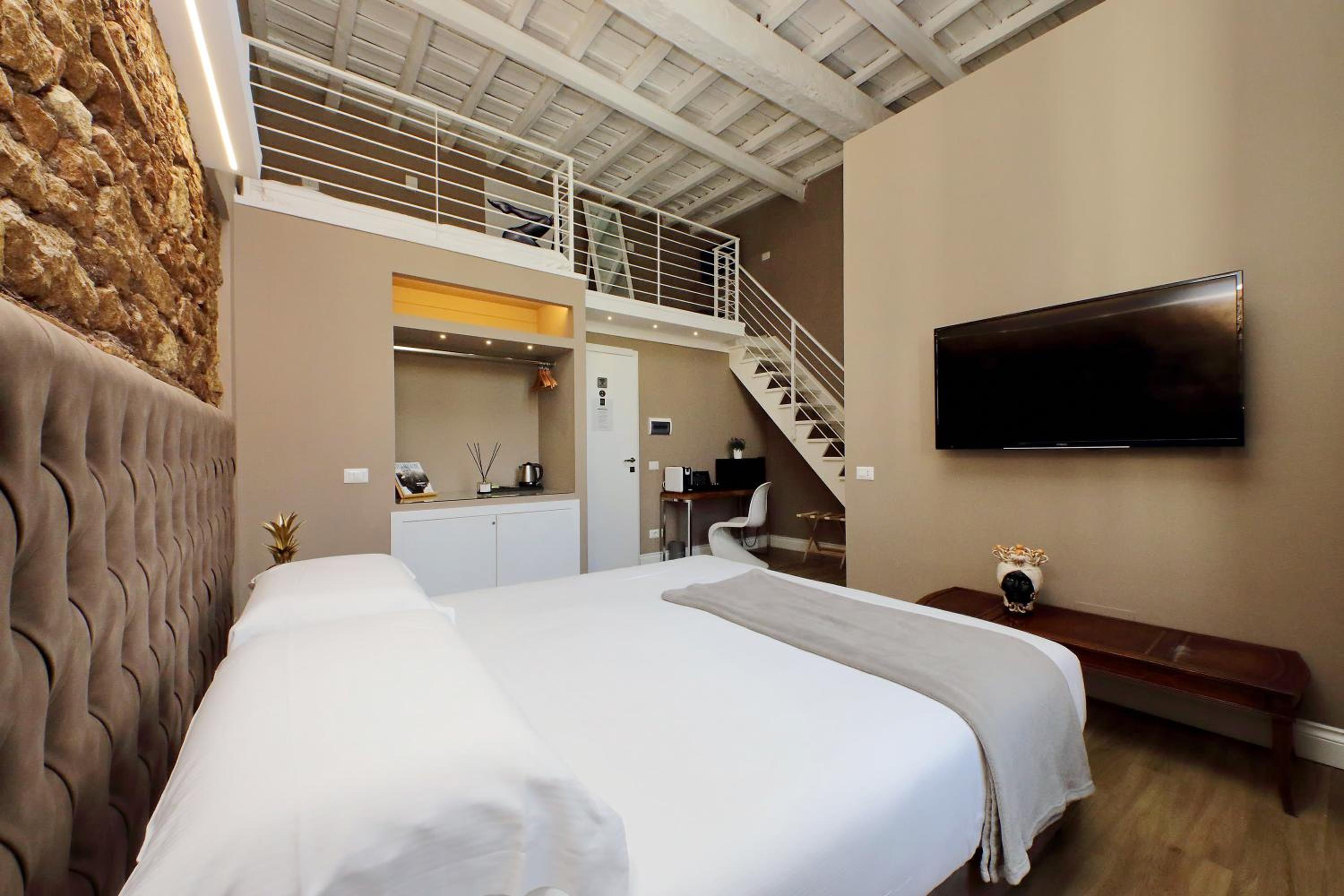 Deluxe Junior Suite - Photo 41
