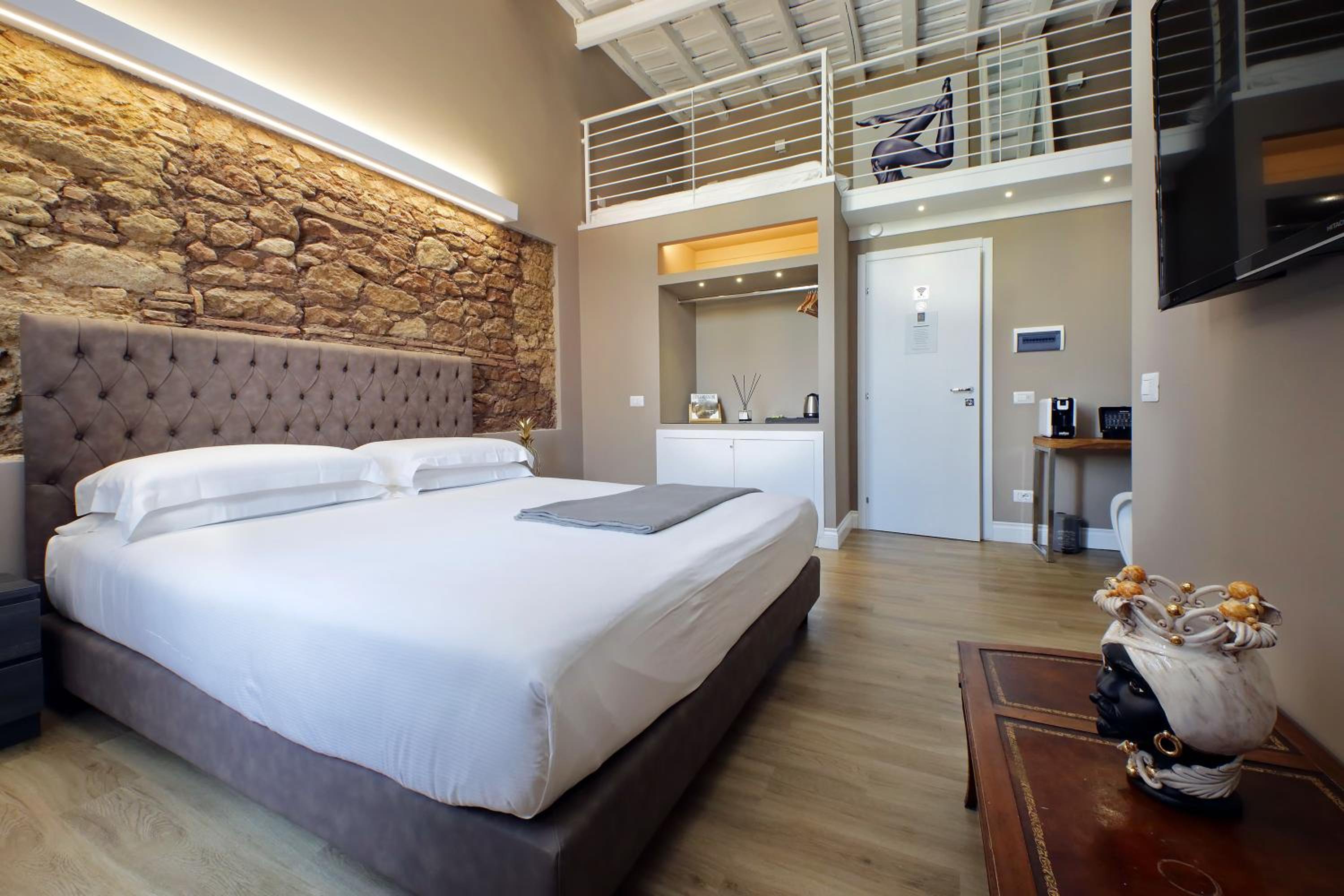 Deluxe Junior Suite - Photo 22