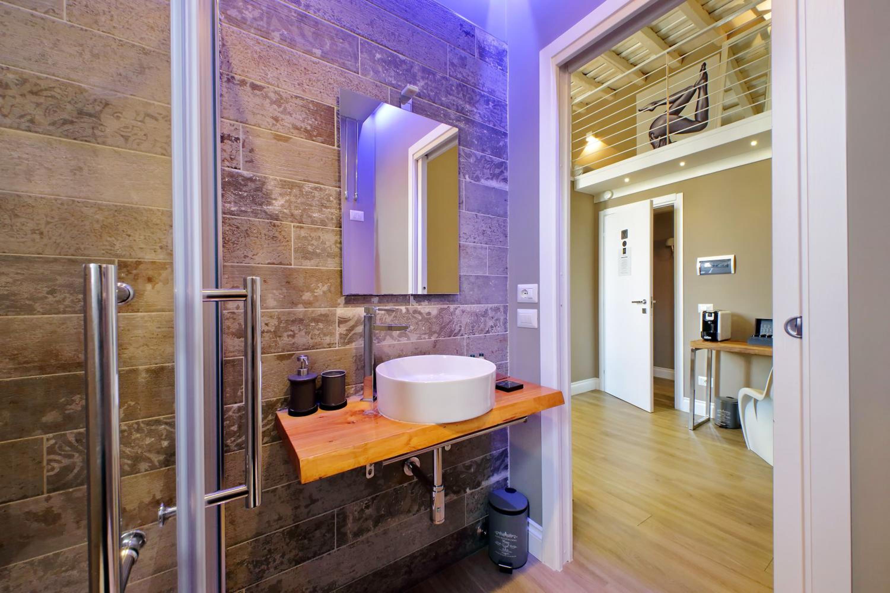 Deluxe Junior Suite - Photo 21