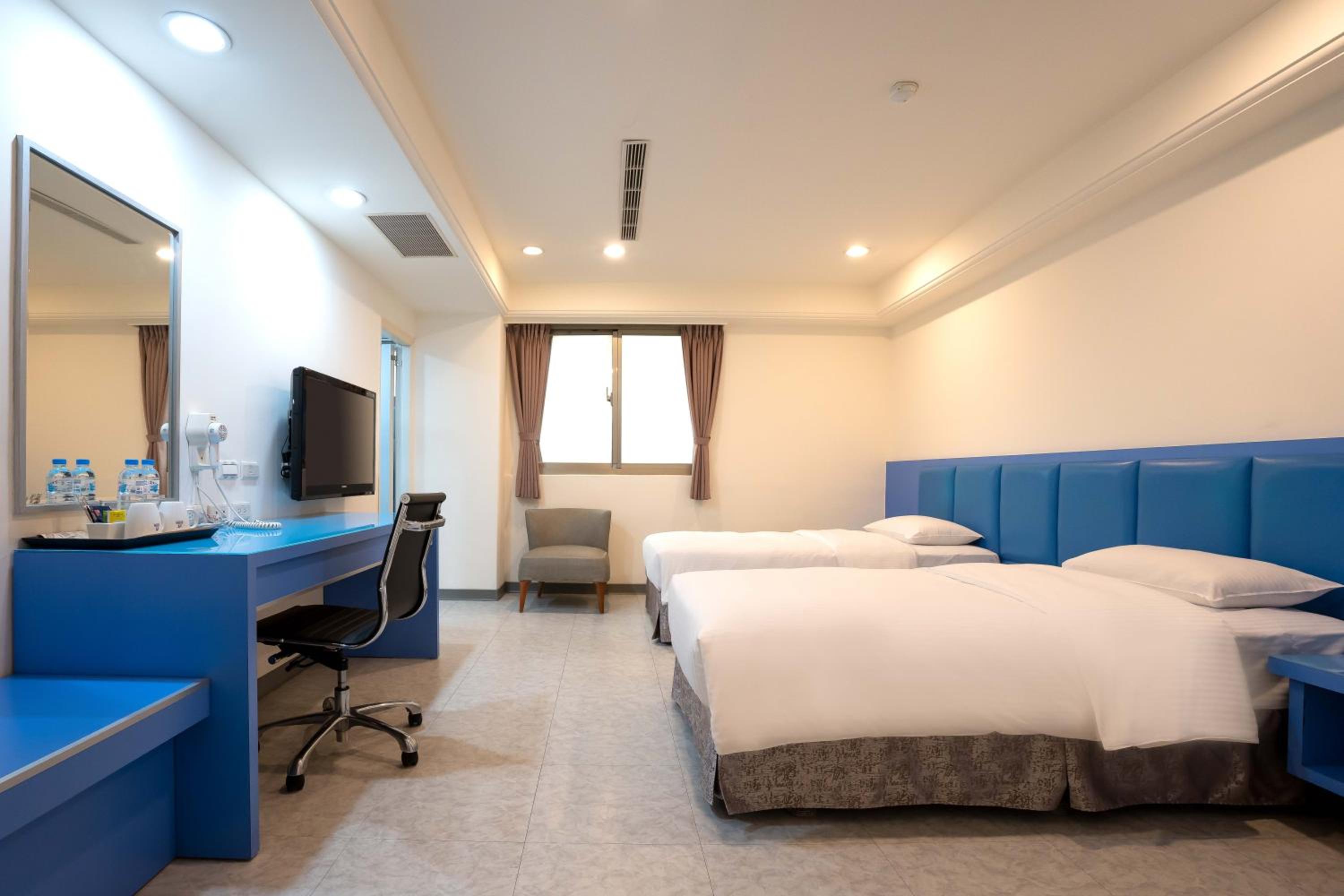 Business Twin Room - Photo 7