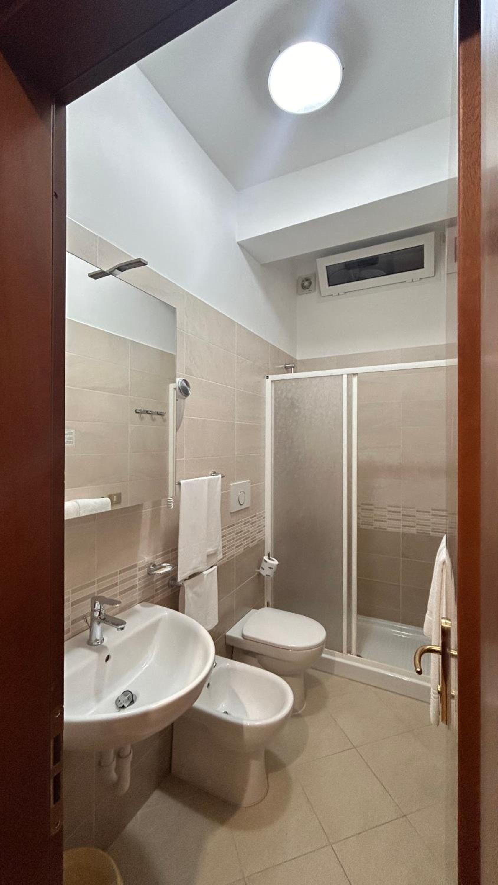 Standard Quadruple Room - Photo 4