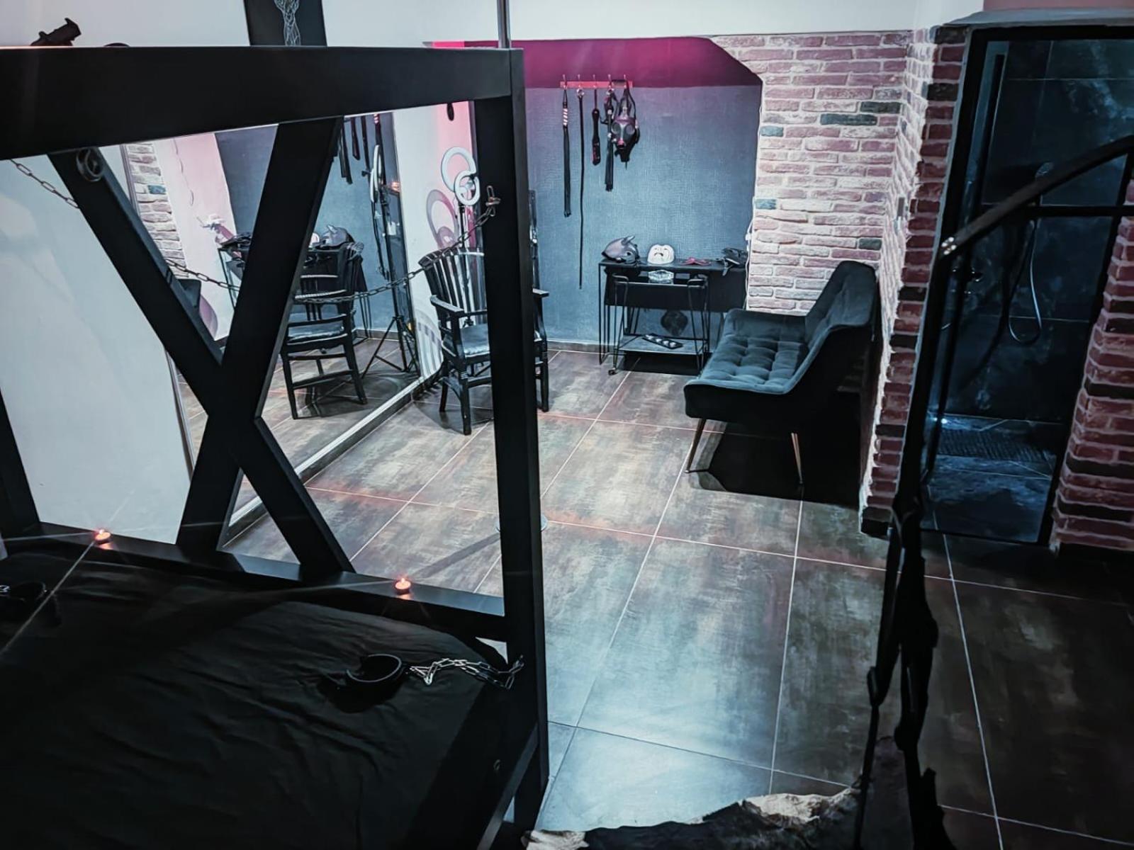 One-Bedroom Apartment - Photo 1