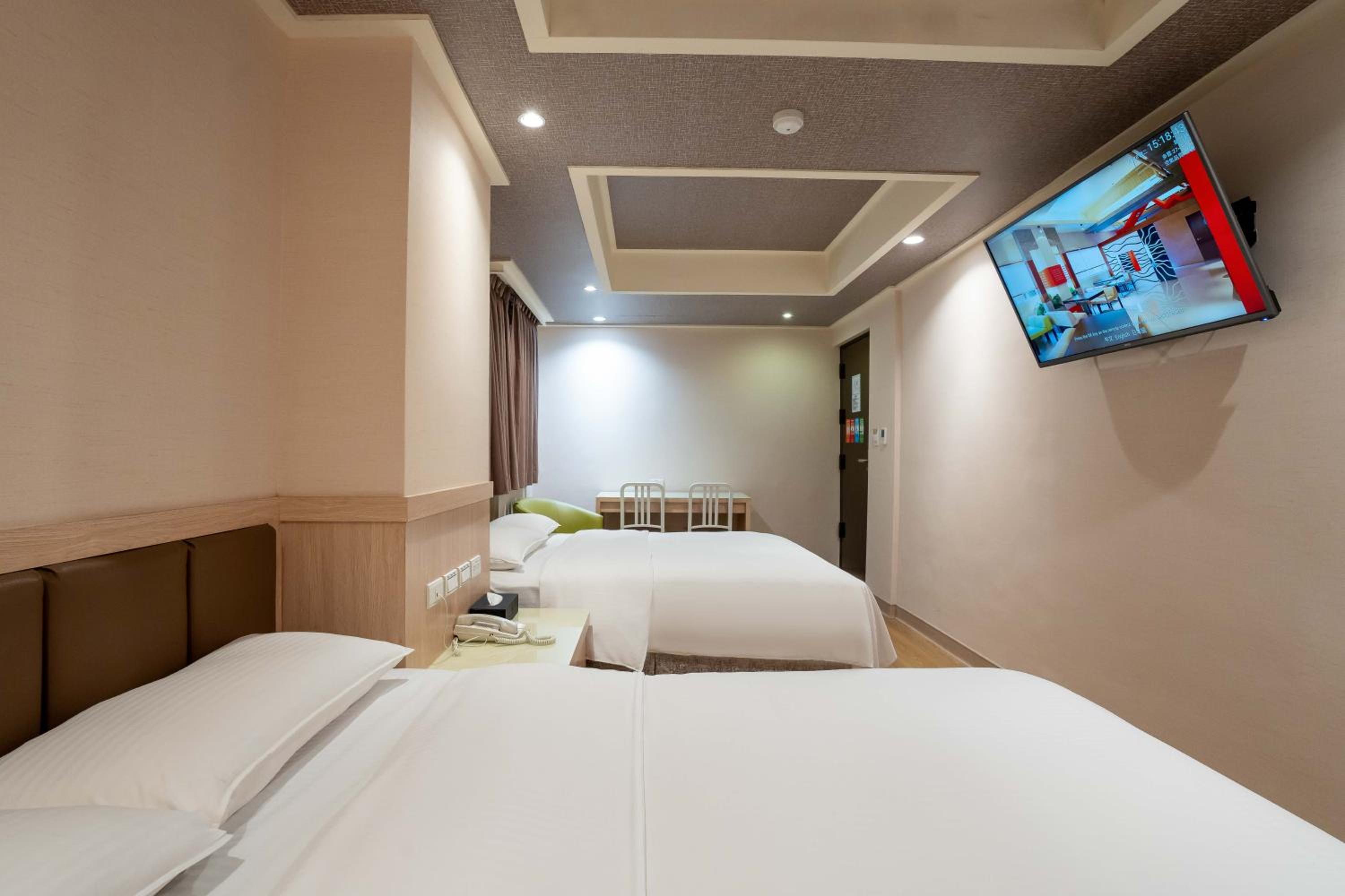 Business Quadruple Room - Photo 2