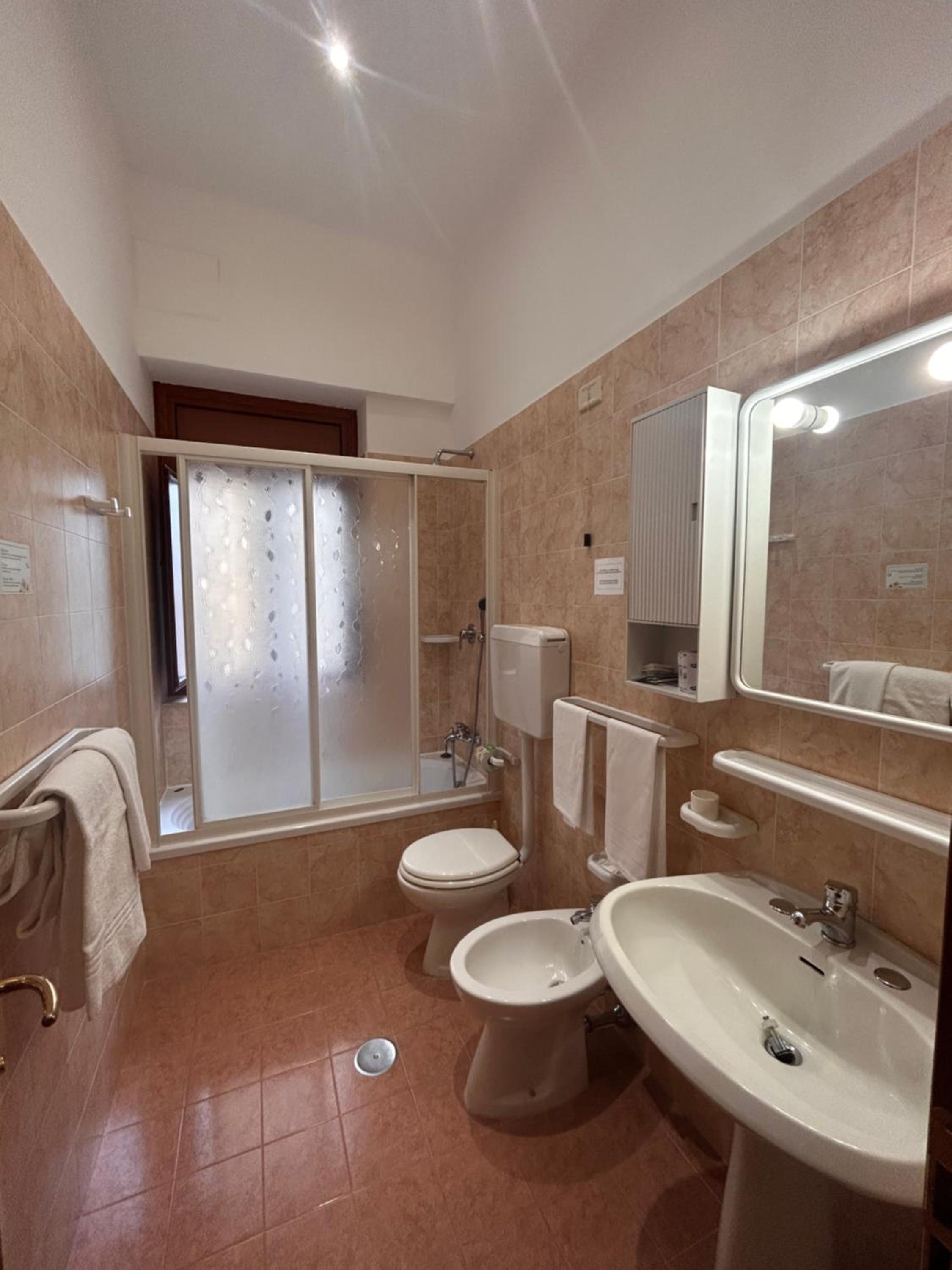 Standard Quadruple Room - Photo 3