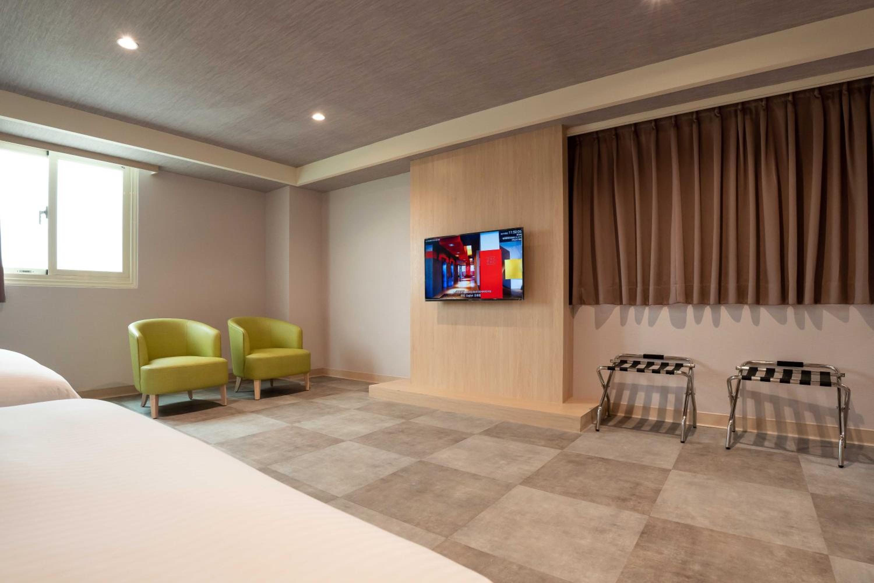 Superior Quadruple Room - Photo 3