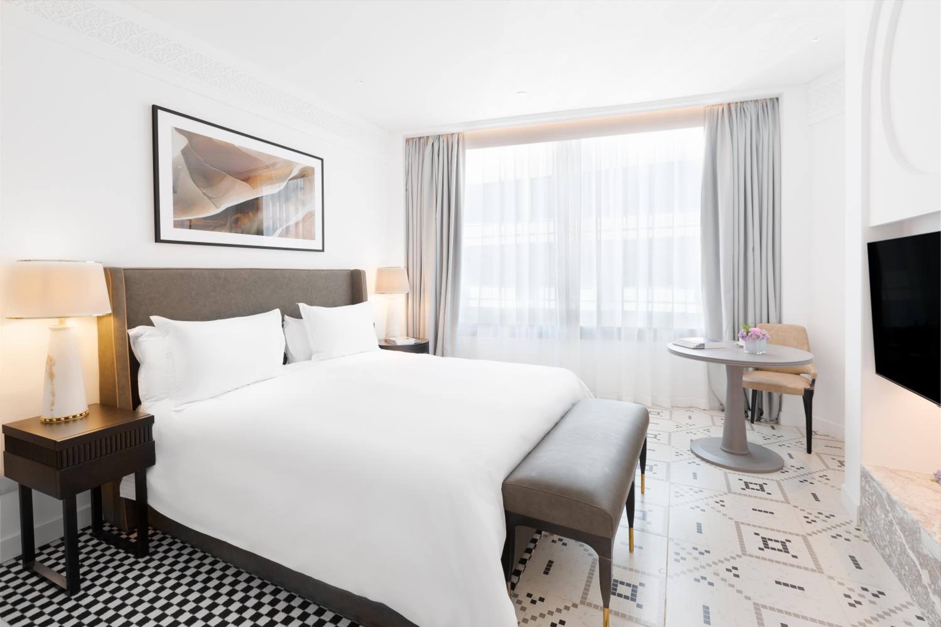 Fairmont Room with One King Bed - Photo 4