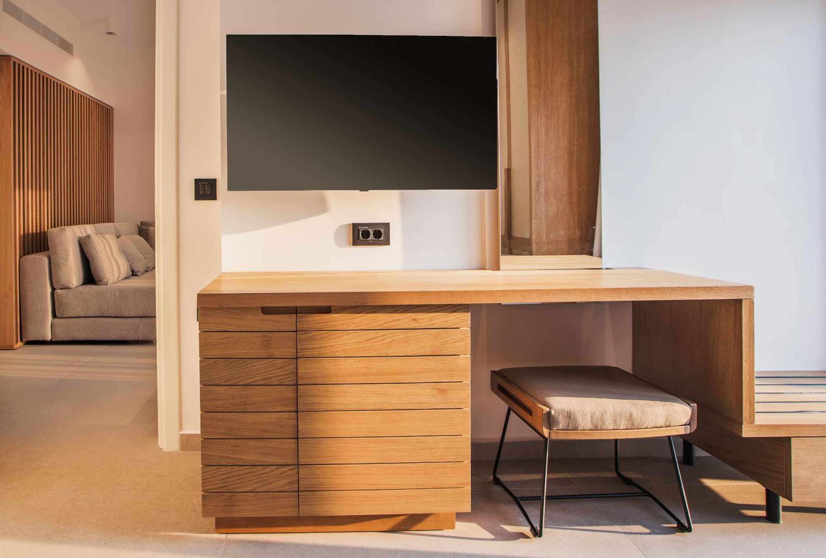 Executive Suite - Photo 1
