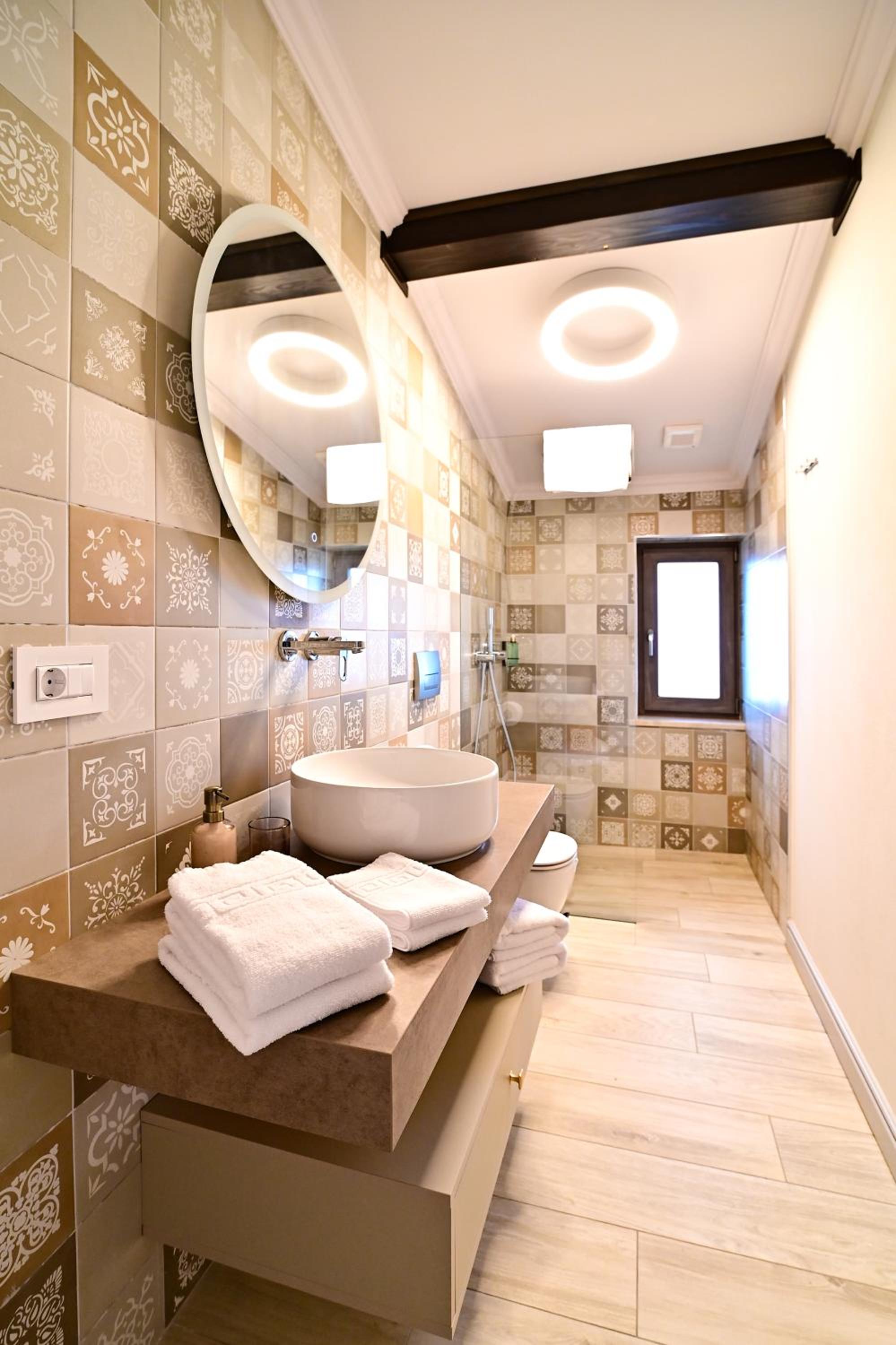 One-Bedroom Apartment - Photo 8