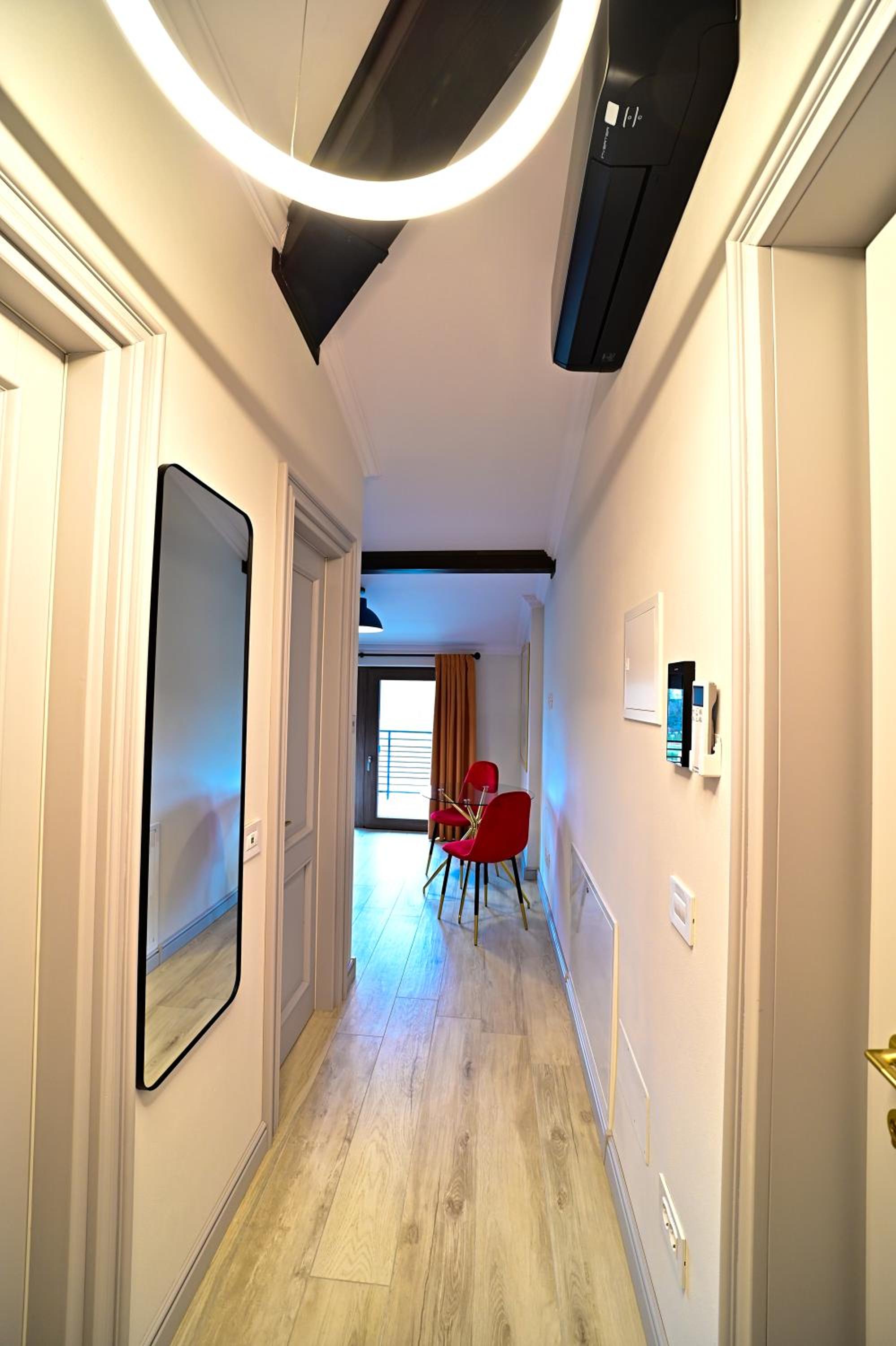 One-Bedroom Apartment - Photo 6